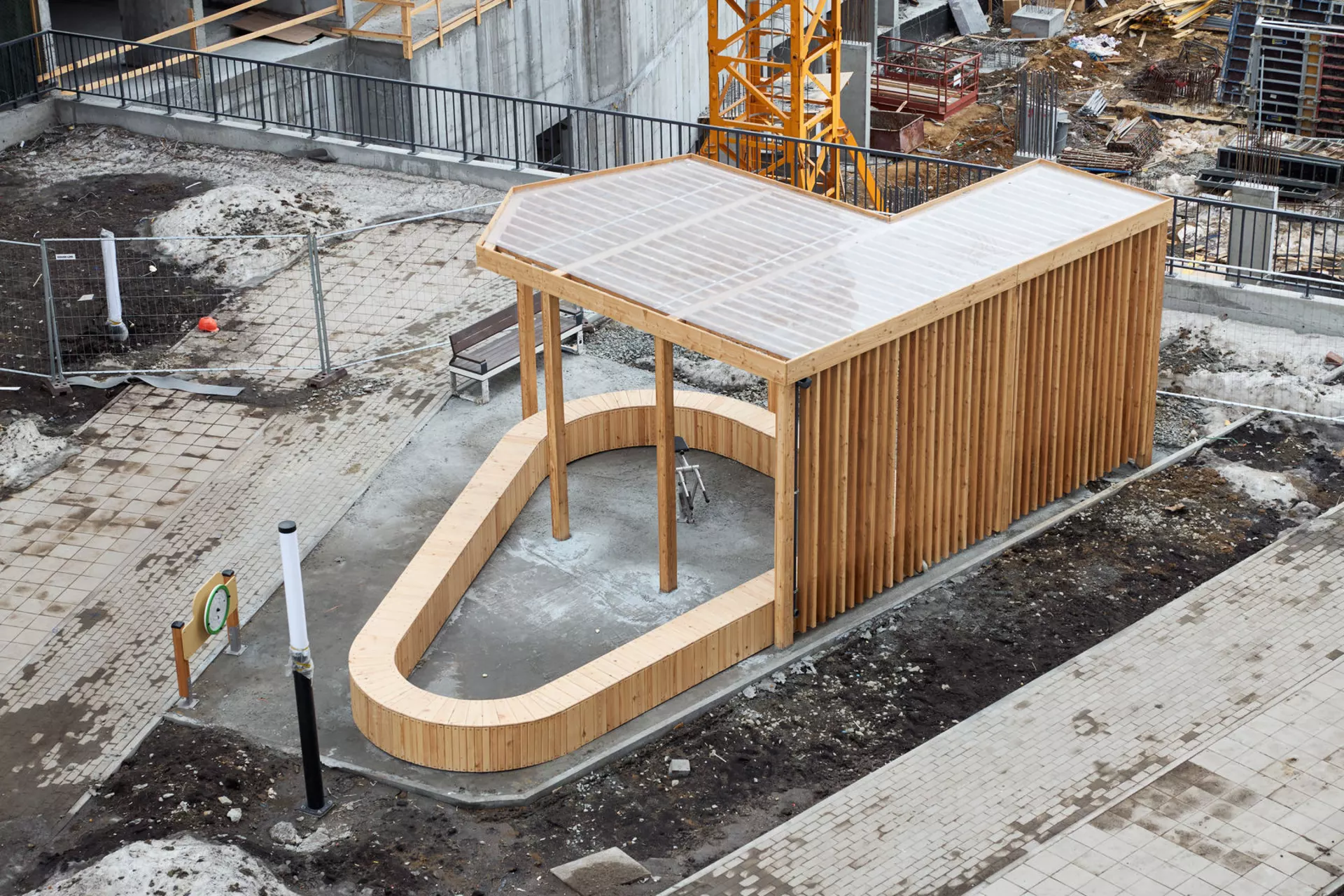 В 1 и 2 секциях четвёртого дома:

– идёт передача квартир. 

Фотография загружена 1 апреля 2024 года.