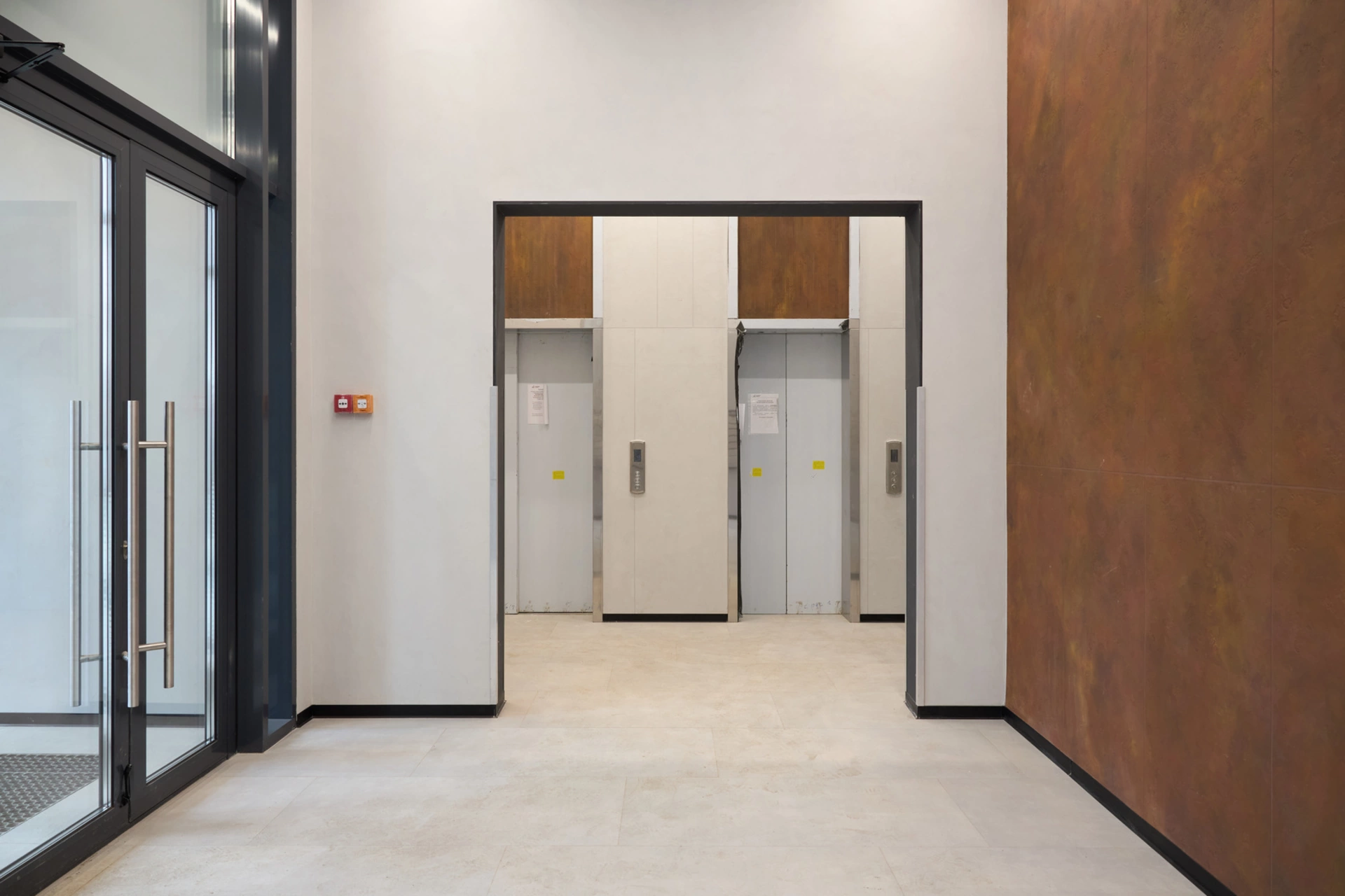 В 1 и 2 секциях четвёртого дома:

– идёт передача квартир. 

Фотография загружена 1 апреля 2024 года.