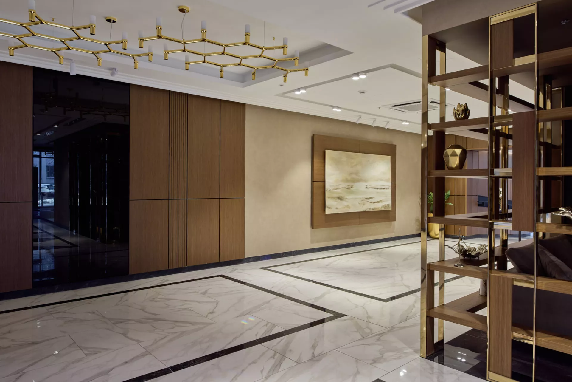 В третьем, четвёртом и пятом домах:
– идёт передача квартир.
Фотография загружена 1 декабря 2024 года.