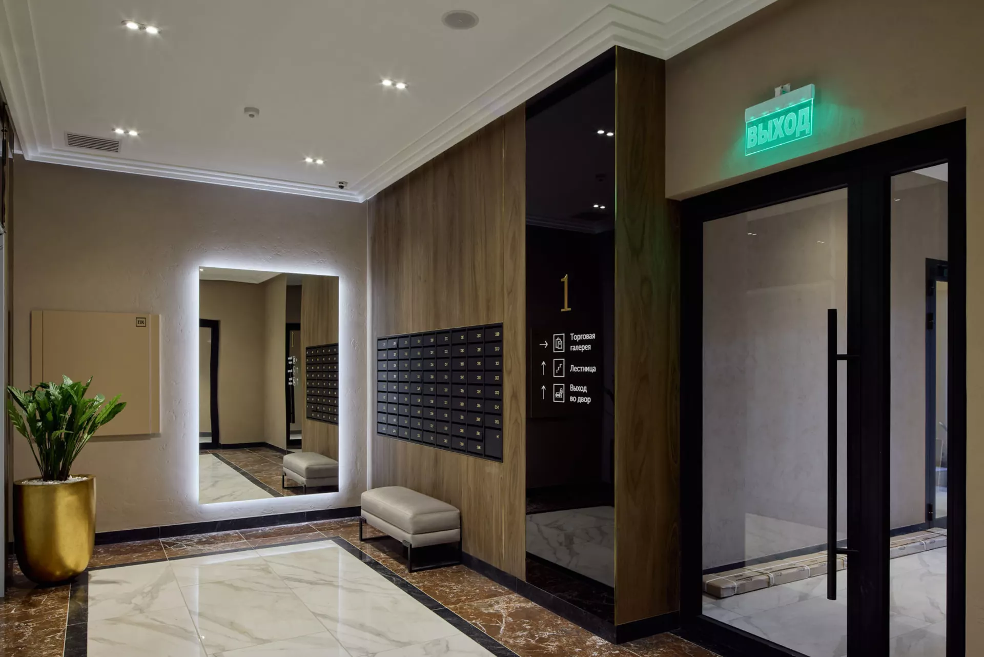 В третьем, четвёртом и пятом домах:
– идёт передача квартир.
Фотография загружена 1 декабря 2024 года.