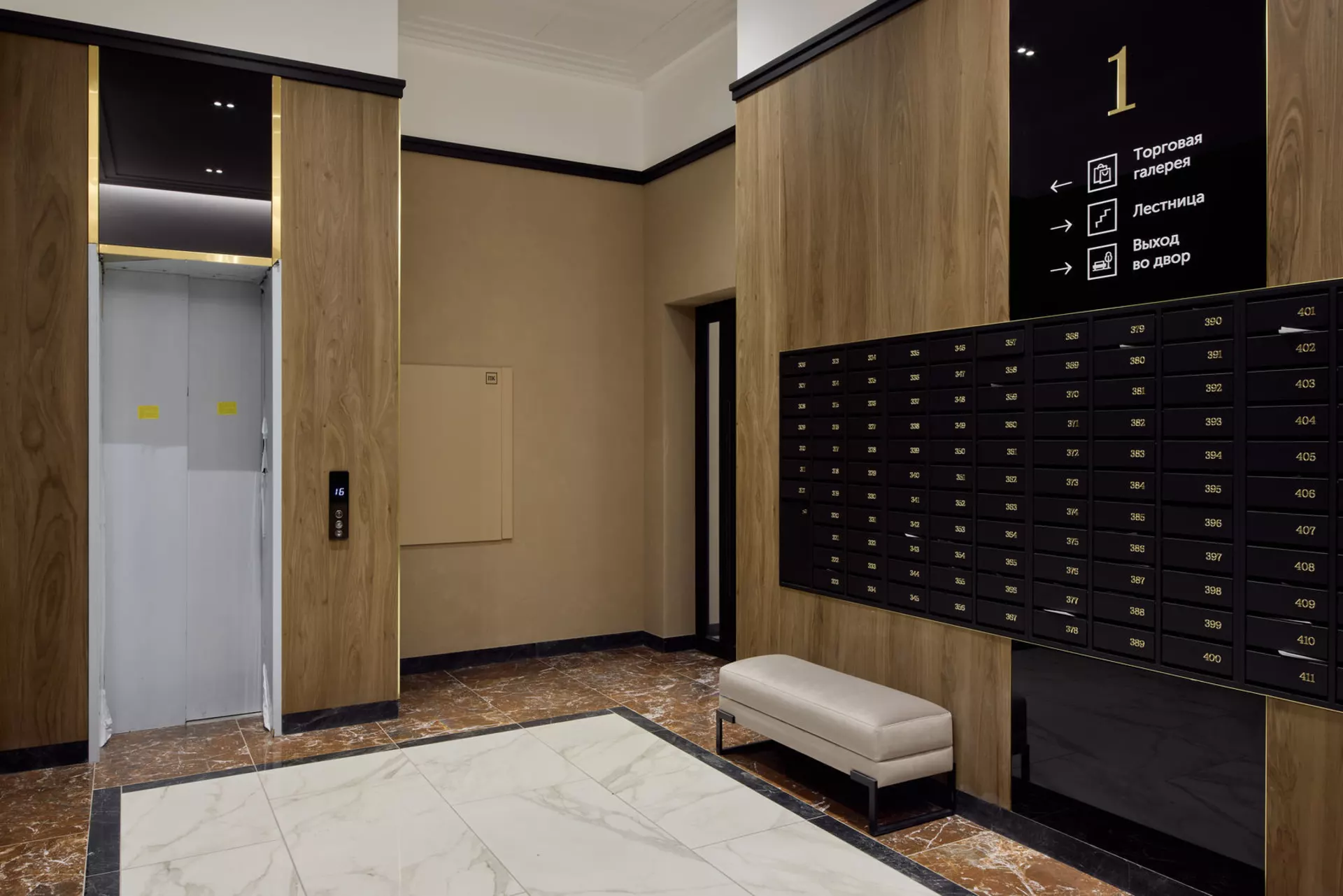 В третьем, четвёртом и пятом домах:
– идёт передача квартир.
Фотография загружена 1 декабря 2024 года.