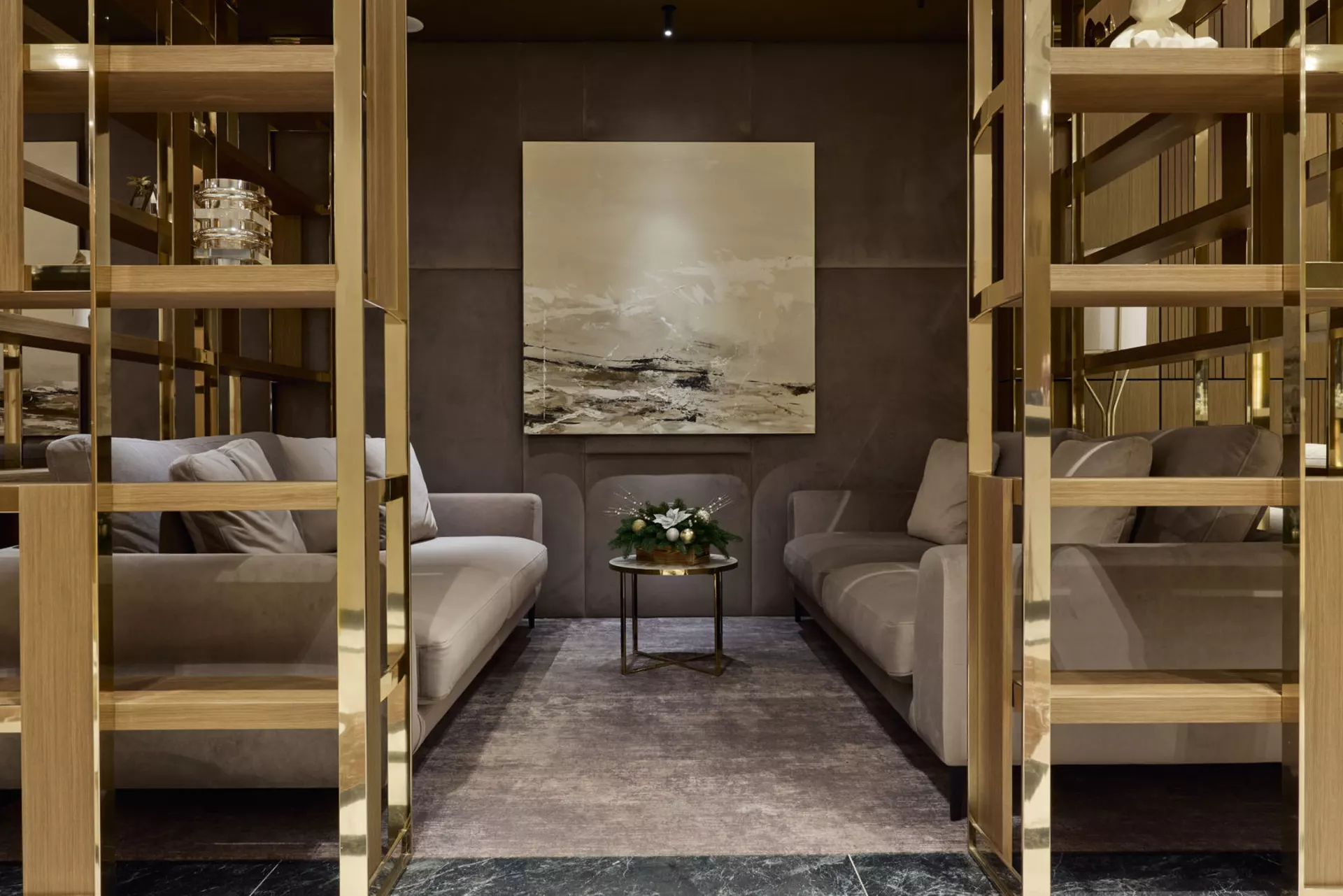 В третьем, четвёртом и пятом домах:
– идёт передача квартир.
Фотография загружена 15 декабря 2024 года.