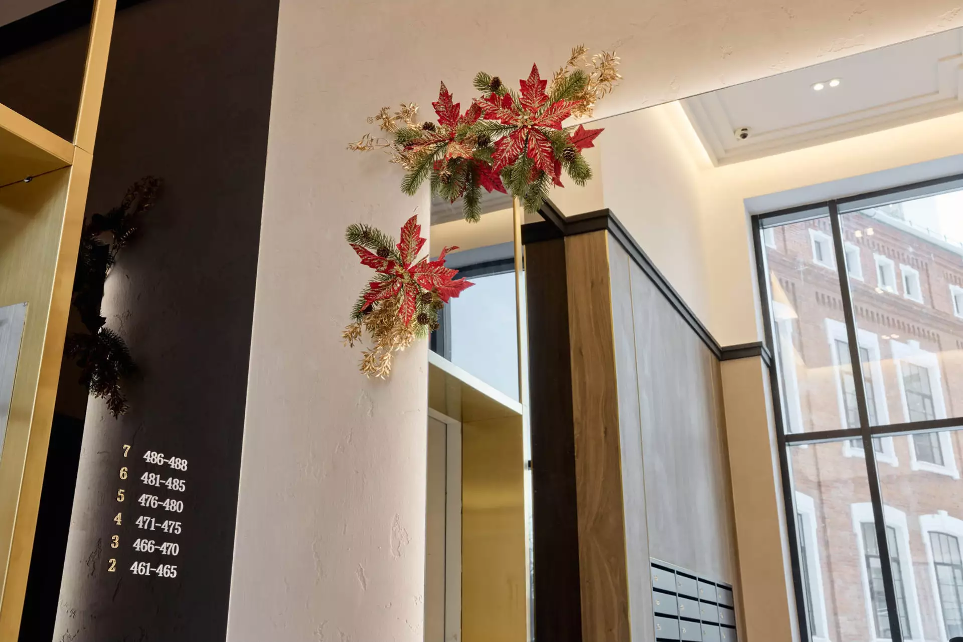 В третьем, четвёртом и пятом домах:
– идёт передача квартир.
Фотография загружена 31 декабря 2024 года.