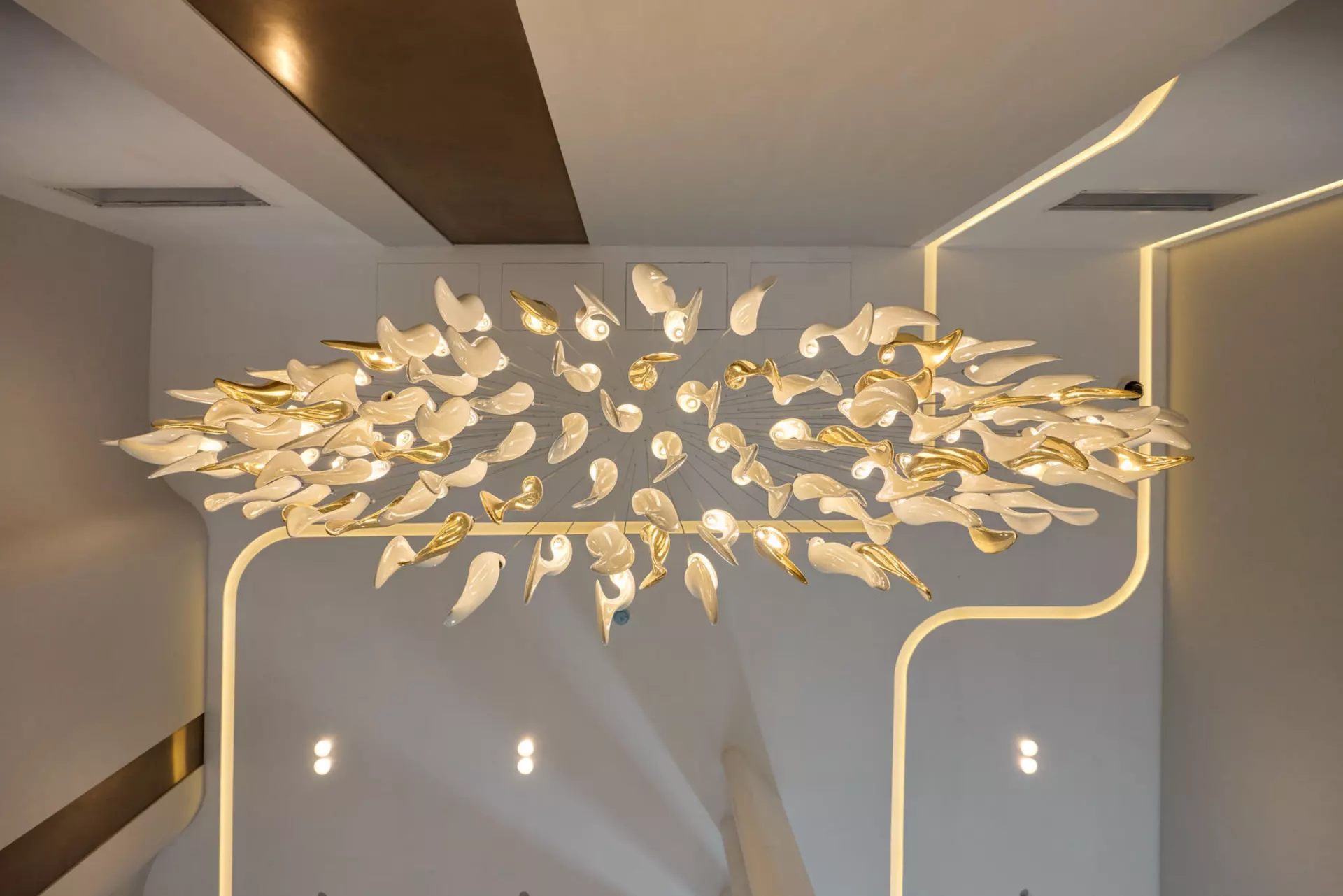 – Выполняем передачу квартир.
Фотография загружена 15 ноября 2025 года.