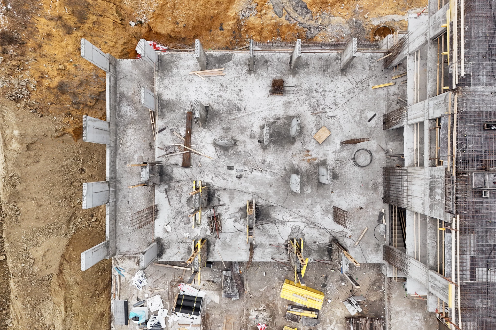 Парк Победы

6 секция второго дома

– возвели стены на 3 этаже

7 секция второго дома

– строим 4 этаж

– Возвели стены в кладовых на −2 этаже обеих секций

Фотография загружена 1 декабря 2025 года.