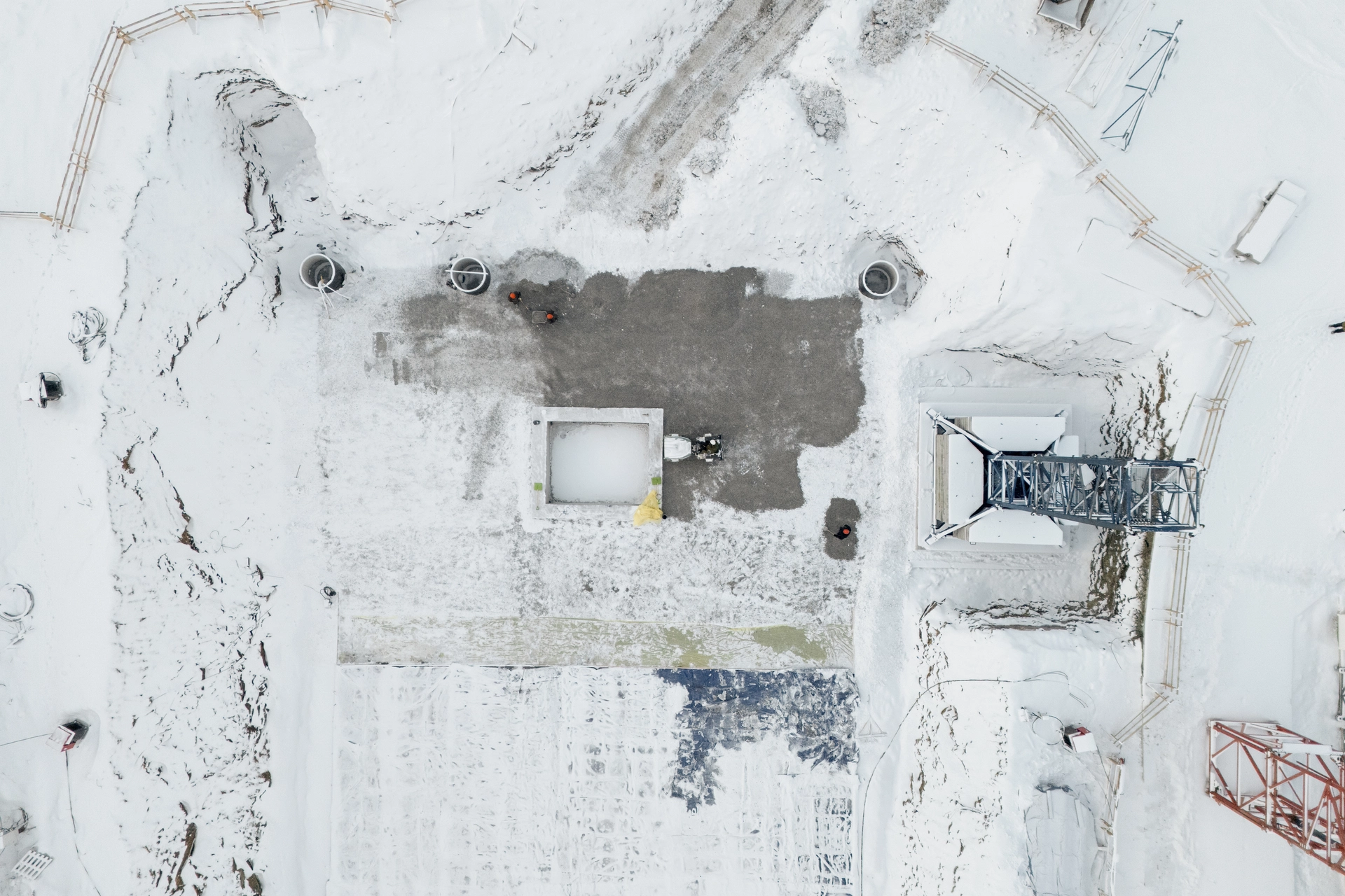 Парк Культуры

1 секция первого дома

выполнили пластовый дренаж
завершили устройство подбетонки
делаем пристенный дренаж
начали армирование фундаментной плиты
монтируем башенный кран

Фотография загружена 15 декабря 2025 года.