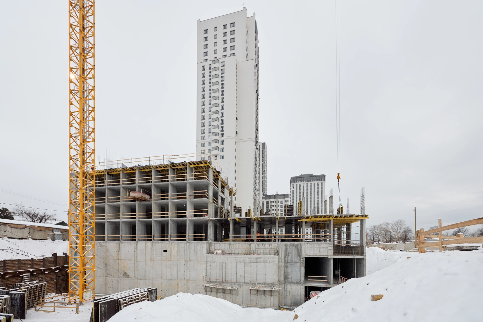 Парк Победы
6 секция второго дома
строим 5 этаж
7 секция второго дома
строим 5 этаж
возводим стены на −1 этаже
Фотография загружена 15 декабря 2025 года.