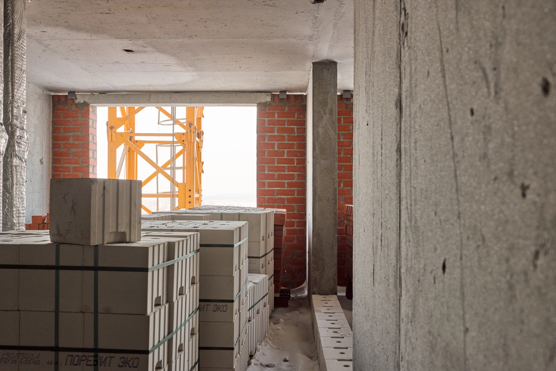 Шарташ Парк

Первая башня

заливаем монолит на кровле
возводим стены на 23–25 этажах
выполняем отделку в квартирах на 9, 10 и 12 этажах
установили окна на 23 и 24 этажах
устанавливаем стояки водоснабжения и канализации с подвала по 12 этаж
завершили монтаж электросетей до 15 этажа

Фотография загружена 1 января 2026 года.