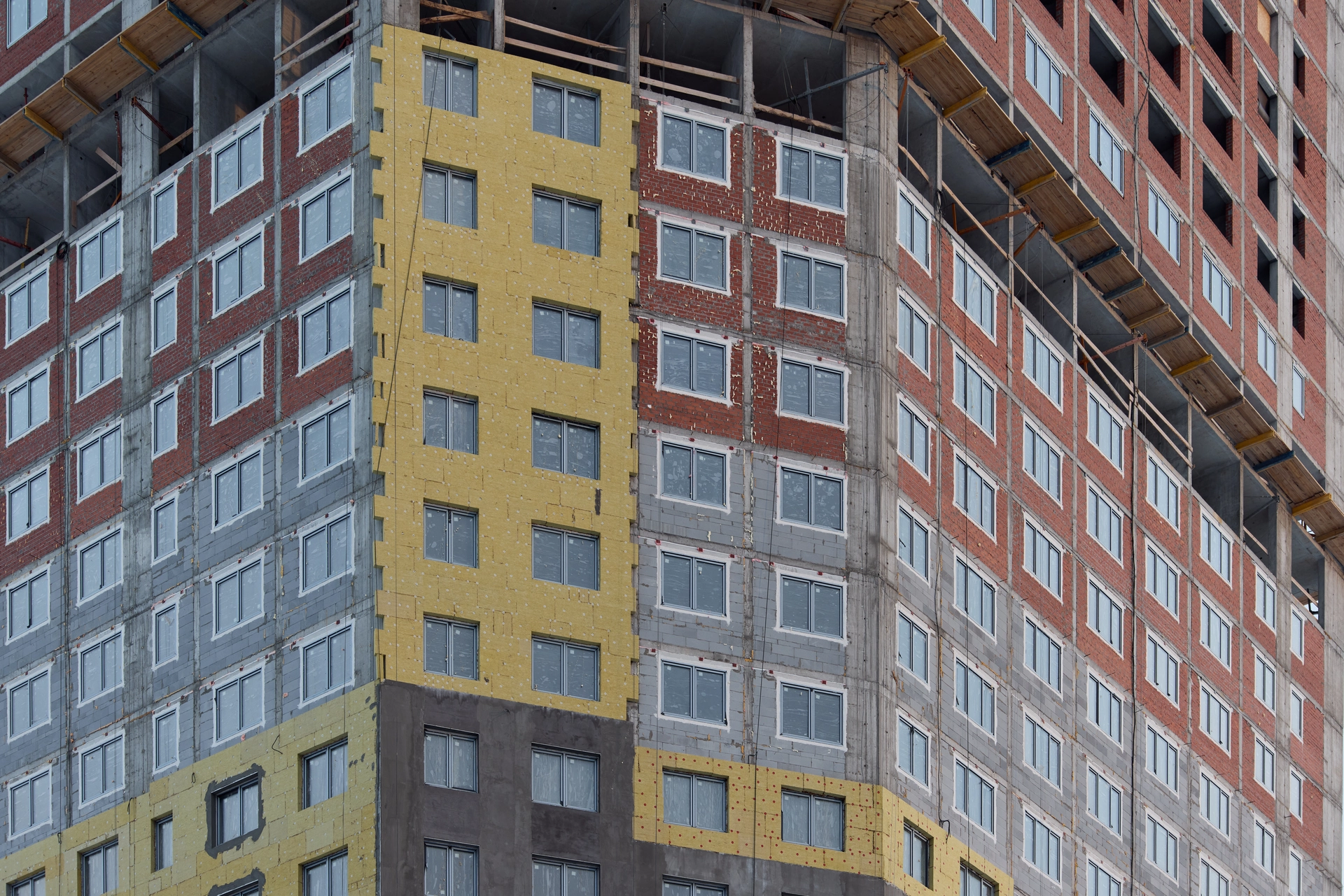 Шарташ Парк

Первая башня

заливаем монолит на кровле
возводим стены на 23–25 этажах
выполняем отделку в квартирах на 9, 10 и 12 этажах
установили окна на 23 и 24 этажах
устанавливаем стояки водоснабжения и канализации с подвала по 12 этаж
завершили монтаж электросетей до 15 этажа

Фотография загружена 1 января 2026 года.