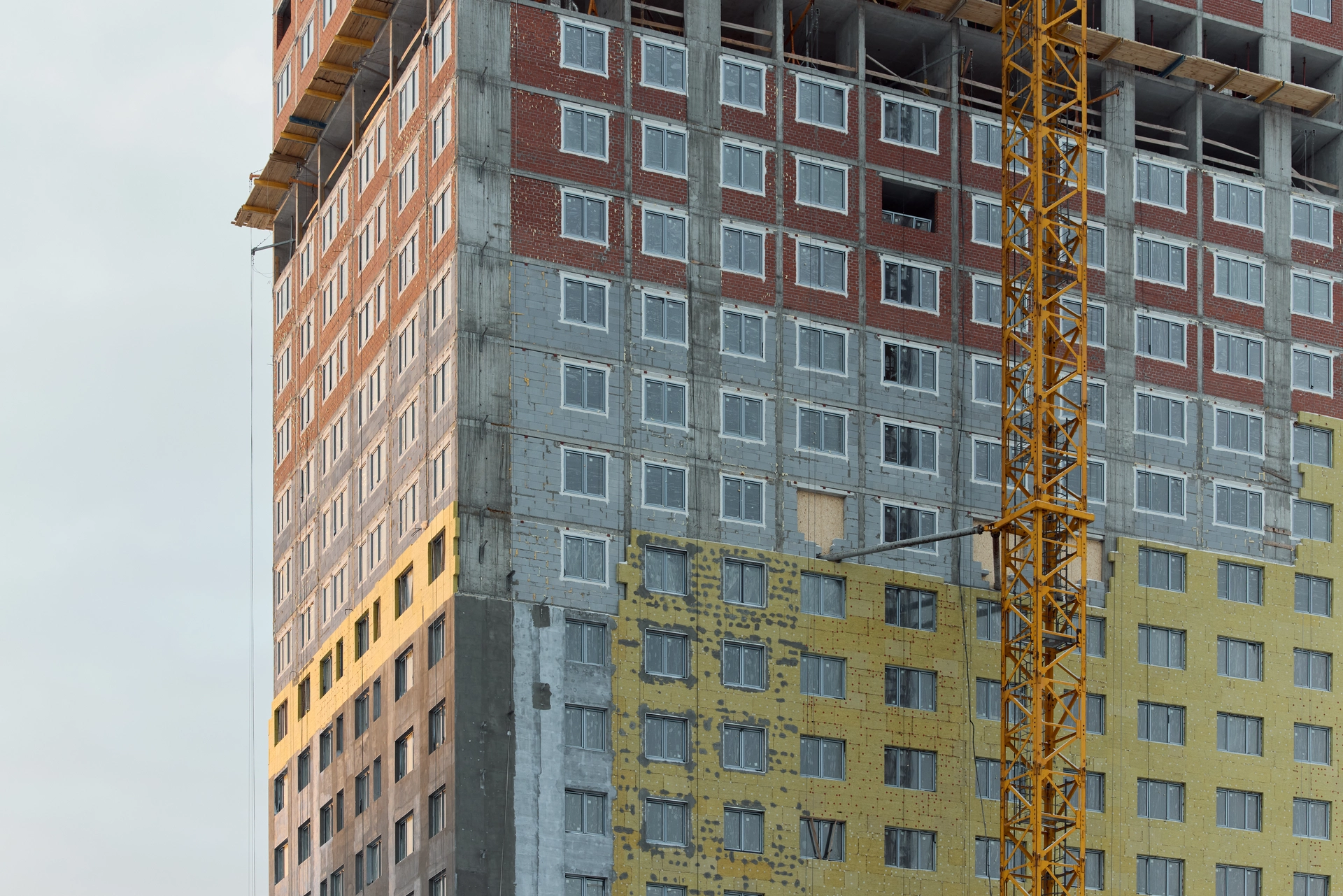 Шарташ Парк

Первая башня

заливаем монолит на кровле
возводим стены на 23–25 этажах
выполняем отделку в квартирах на 9, 10 и 12 этажах
установили окна на 23 и 24 этажах
устанавливаем стояки водоснабжения и канализации с подвала по 12 этаж
завершили монтаж электросетей до 15 этажа

Фотография загружена 1 января 2026 года.