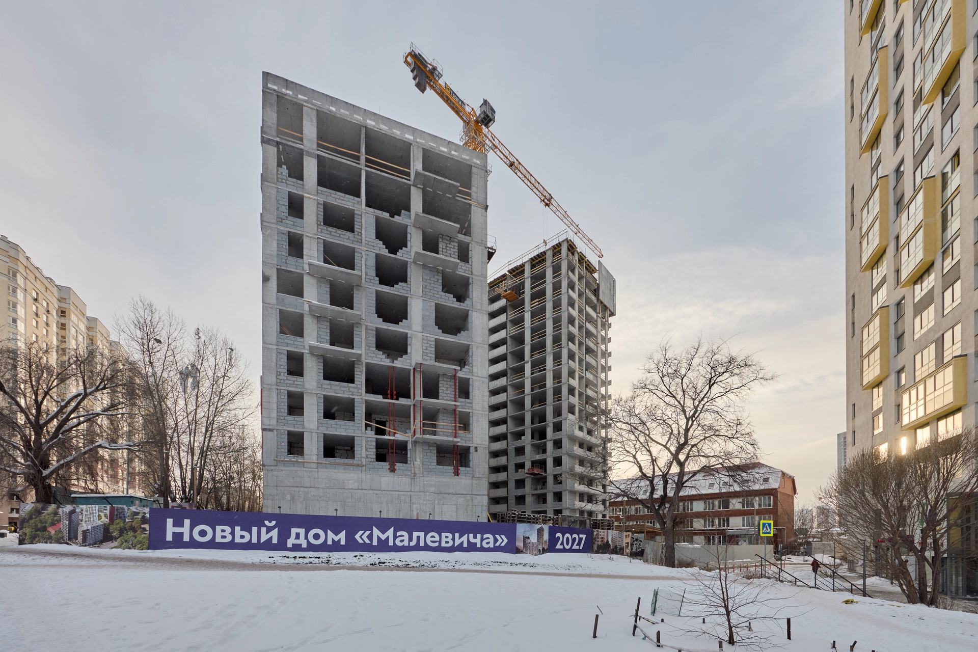 Малевич

1 секция шестого дома

возвели монолитные стены 18 этажа
выполняем кладку стен на разных этажах
монтируем вентиляционные короба на 10 этаже

2 секция шестого дома

выполняем кладку стен на разных этажах
монтируем кровлю

Фотография загружена 1 января 2026 года.