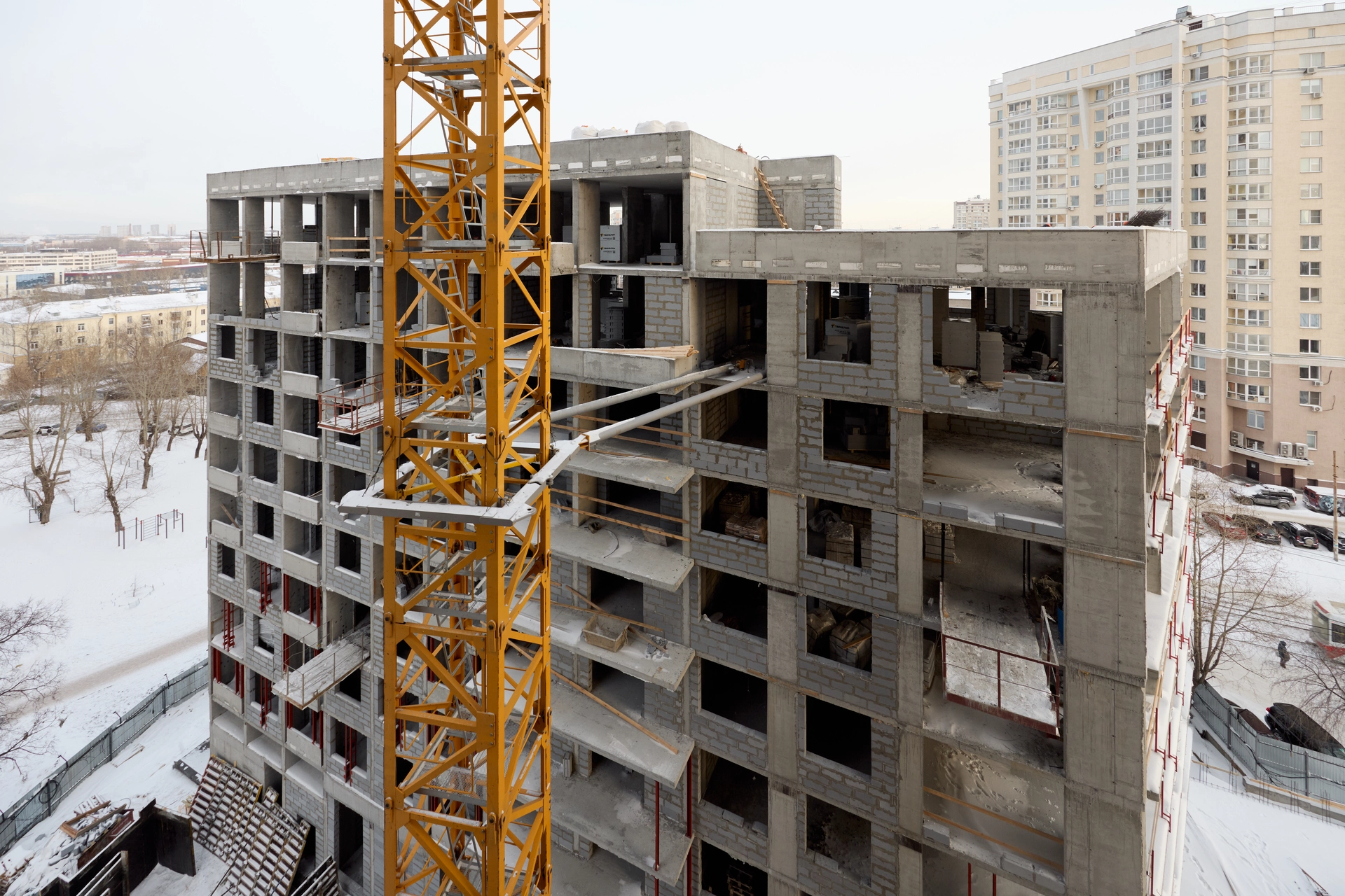 Малевич

1 секция шестого дома

возвели монолитные стены 18 этажа
выполняем кладку стен на разных этажах
монтируем вентиляционные короба на 10 этаже

2 секция шестого дома

выполняем кладку стен на разных этажах
монтируем кровлю

Фотография загружена 1 января 2026 года.