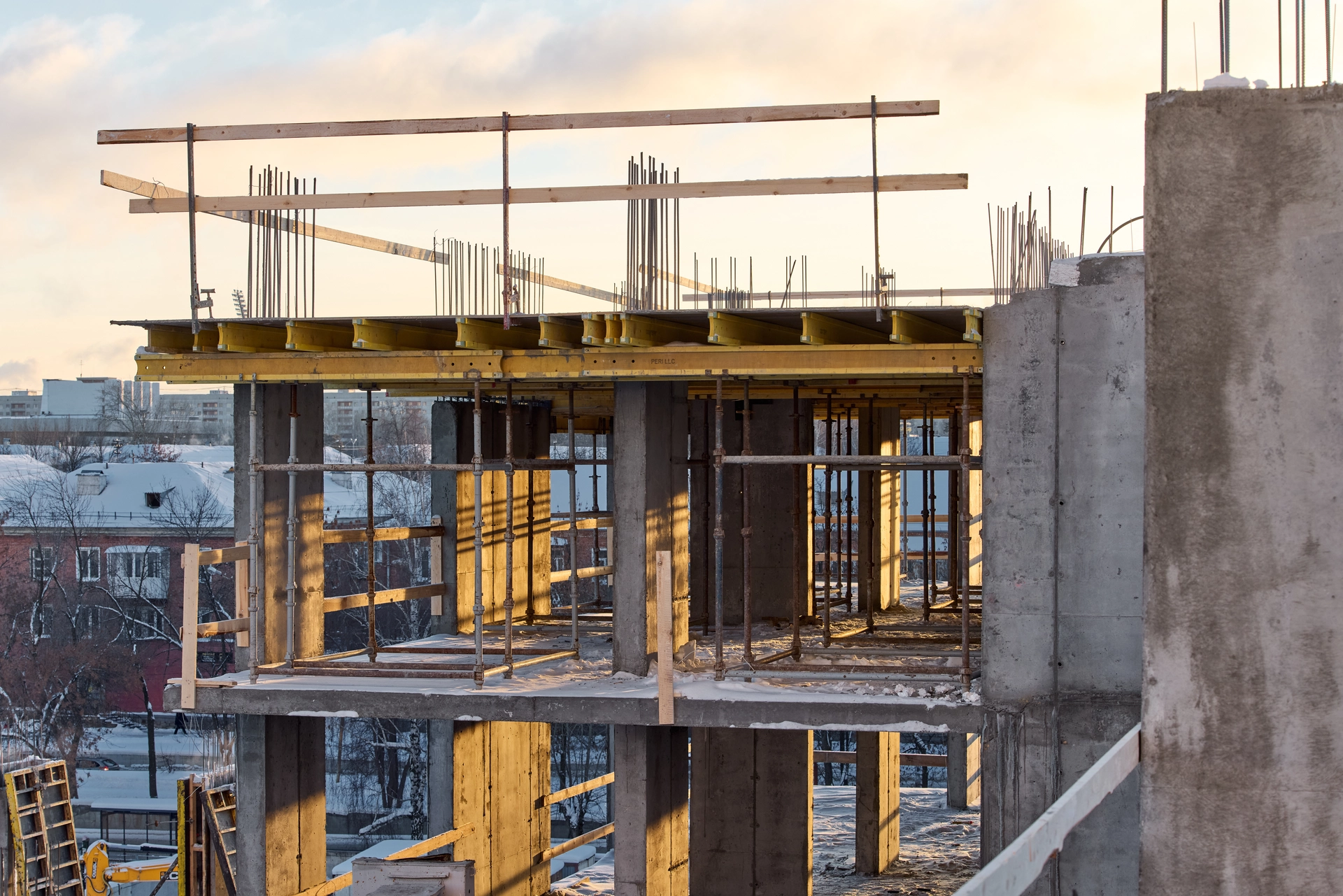 6 секция второго дома

возвели стены 6 этажа

7 секция второго дома

строим 7 этаж
выполняем кладку стен на −1 этаже

Фотография загружена 15 января 2026 года.