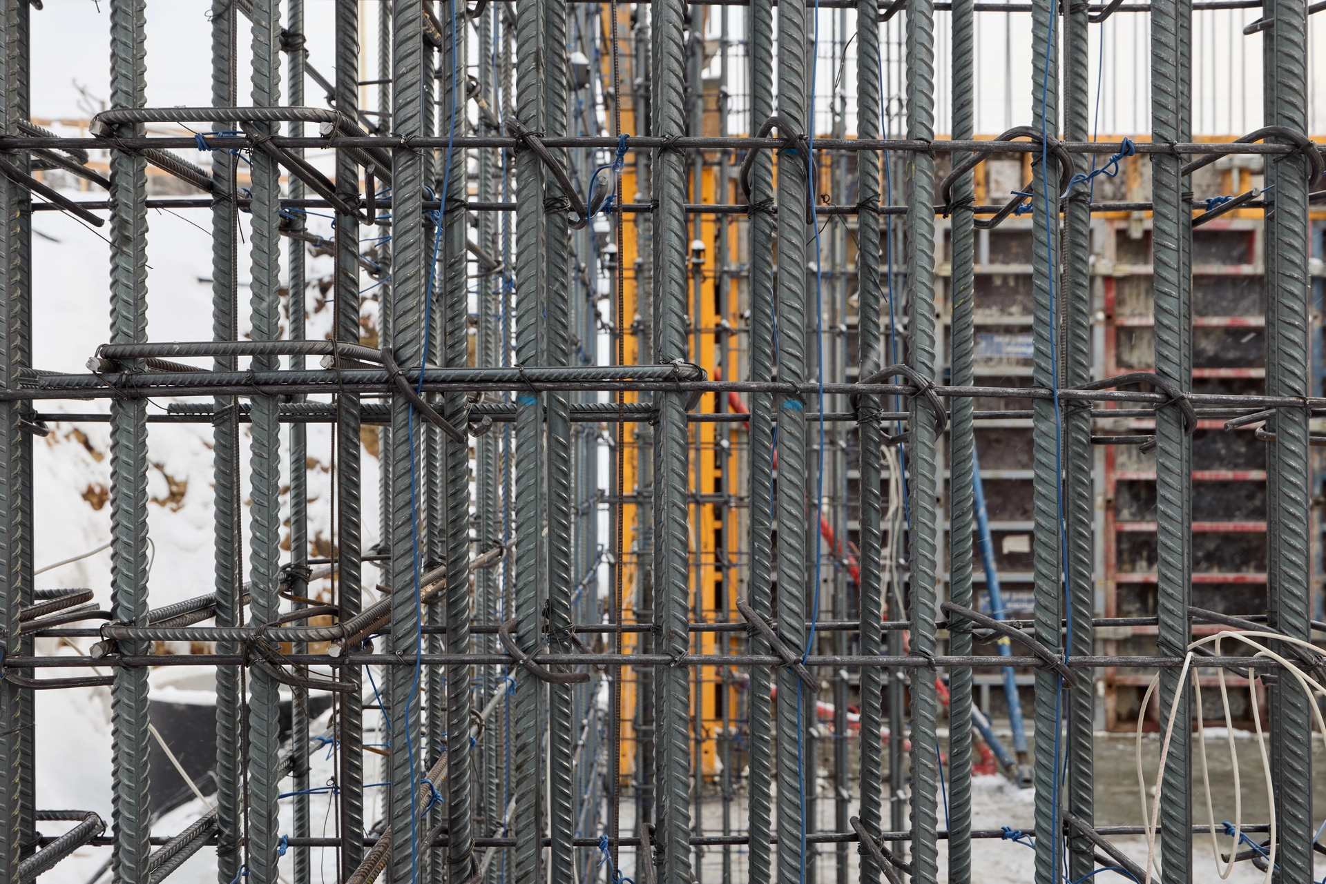 1 секция первого дома
бетонируем стены в подвале
Фотография загружена 15 января 2026 года.