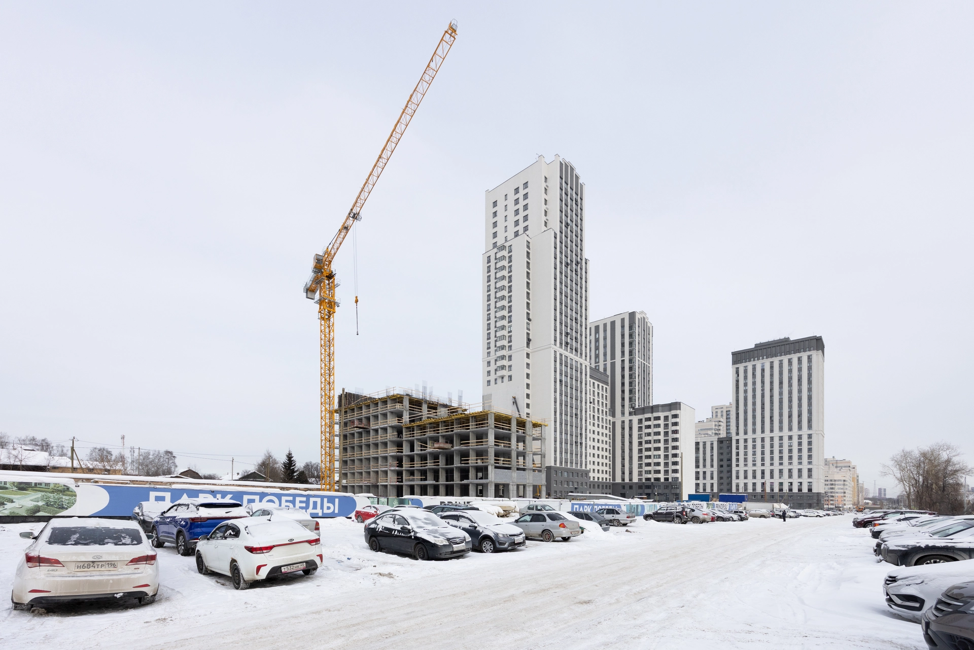 Парк Победы
6 секция второго дома
возводим стены 7 этажа
7 секция второго дома
строим 8 этаж
выполняем кладку стен на −1 этаже
Паркинг
разрабатываем котлован рядом с 7 секцией
Фотография загружена 15 февраля 2026 года.