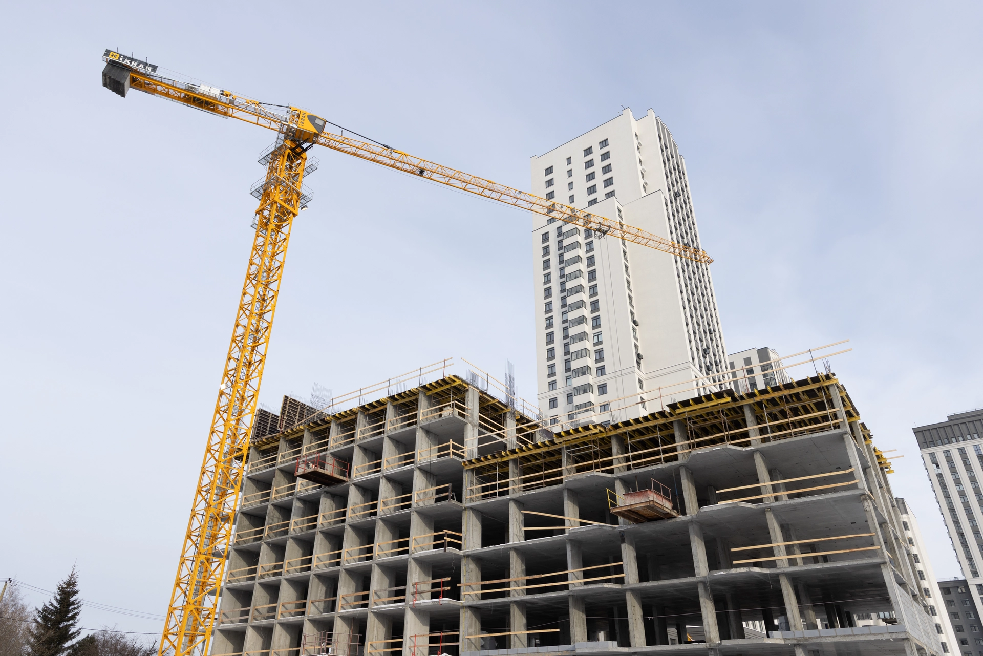 Парк Победы
6 секция второго дома
возводим стены 7 этажа
7 секция второго дома
строим 8 этаж
выполняем кладку стен на −1 этаже
Паркинг
разрабатываем котлован рядом с 7 секцией
Фотография загружена 15 февраля 2026 года.