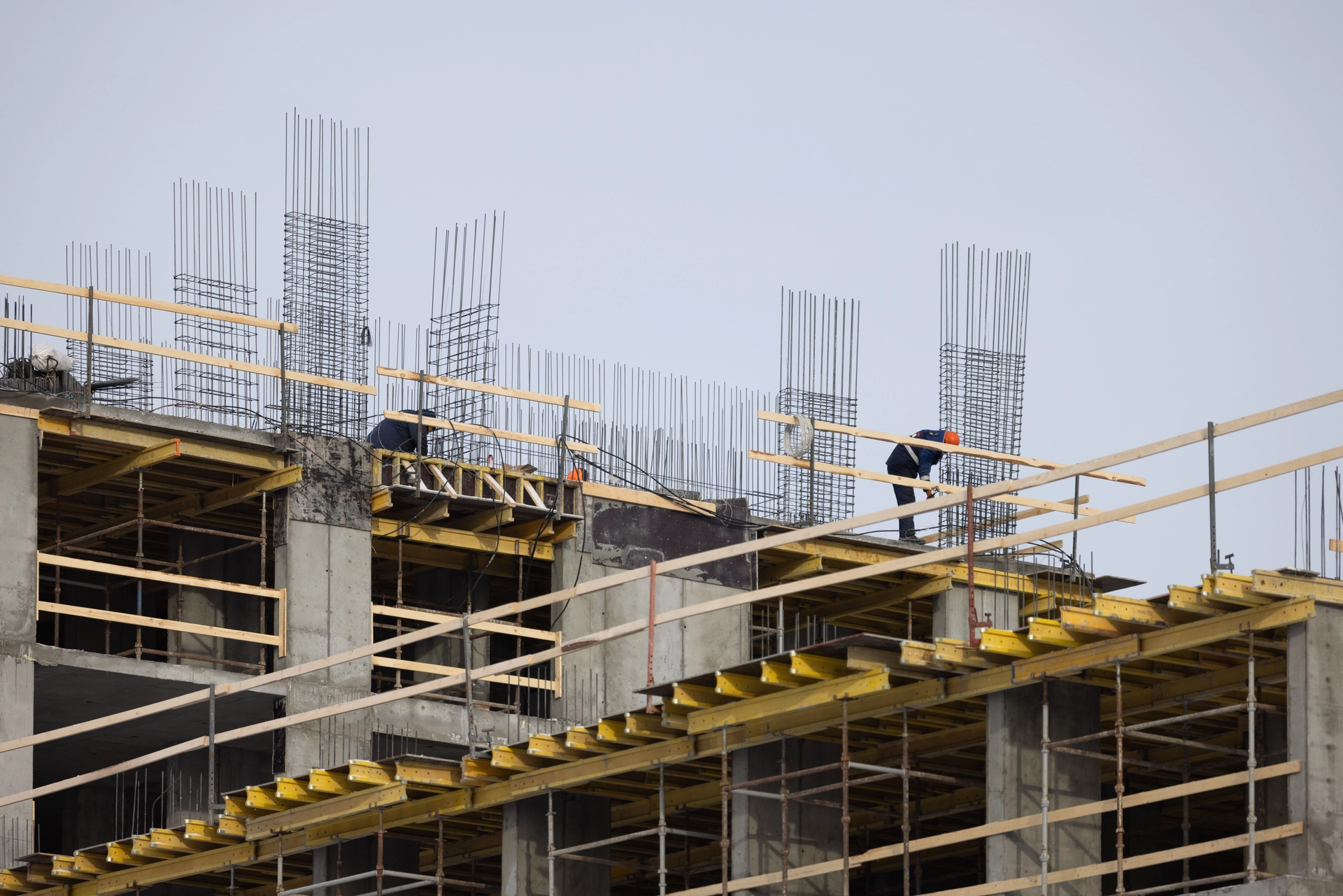 Парк Победы
6 секция второго дома
возводим стены 7 этажа
7 секция второго дома
строим 8 этаж
выполняем кладку стен на −1 этаже
Паркинг
разрабатываем котлован рядом с 7 секцией
Фотография загружена 15 февраля 2026 года.