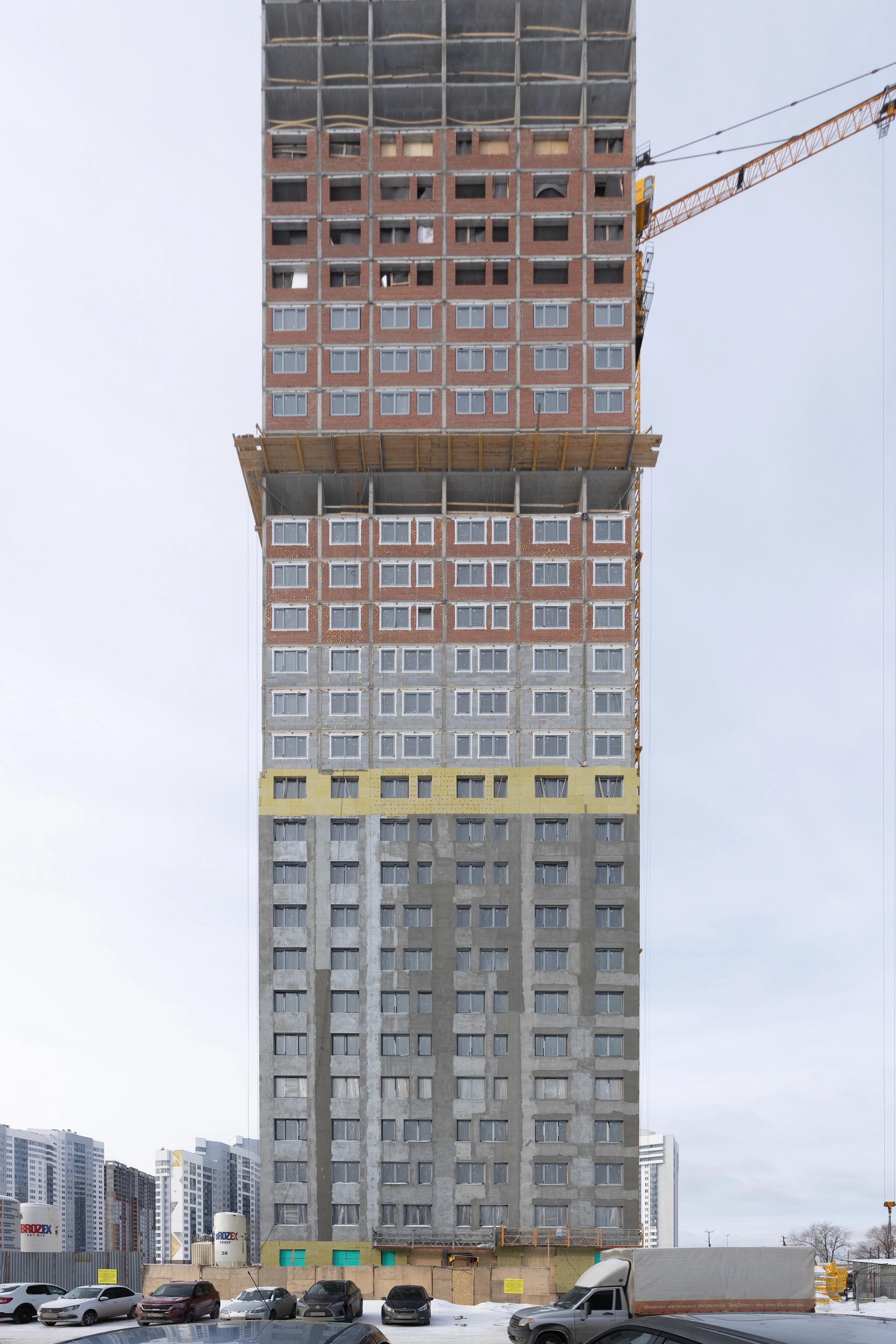 Шарташ Парк

Первая башня

занимаемся кровельными работами
выполняем кладку стен на 27 этаже, техэтаже и кровле
устанавливаем окна на 24 этаже
работаем над стяжкой пола на 11 этаже
ставим двери в квартирах на 5 этаже
кладём плитку в местах общего пользования и санузлах в квартирах до 5 этажа
приступили к устройству горизонтальной разводки сантехники в санузлах
монтируем спринклерную систему пожаротушения на 7 этаже

Фотография загружена 15 февраля 2026 года.