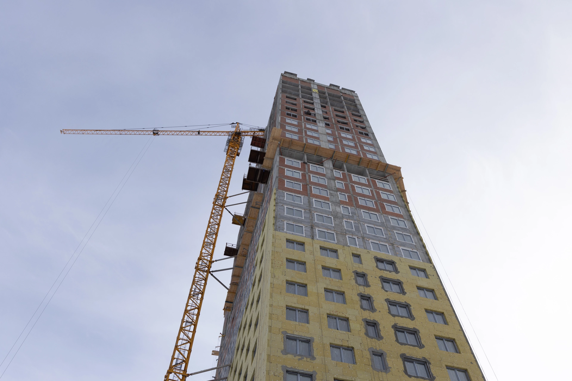 Шарташ Парк

Первая башня

занимаемся кровельными работами
выполняем кладку стен на 27 этаже, техэтаже и кровле
устанавливаем окна на 24 этаже
работаем над стяжкой пола на 11 этаже
ставим двери в квартирах на 5 этаже
кладём плитку в местах общего пользования и санузлах в квартирах до 5 этажа
приступили к устройству горизонтальной разводки сантехники в санузлах
монтируем спринклерную систему пожаротушения на 7 этаже

Фотография загружена 15 февраля 2026 года.