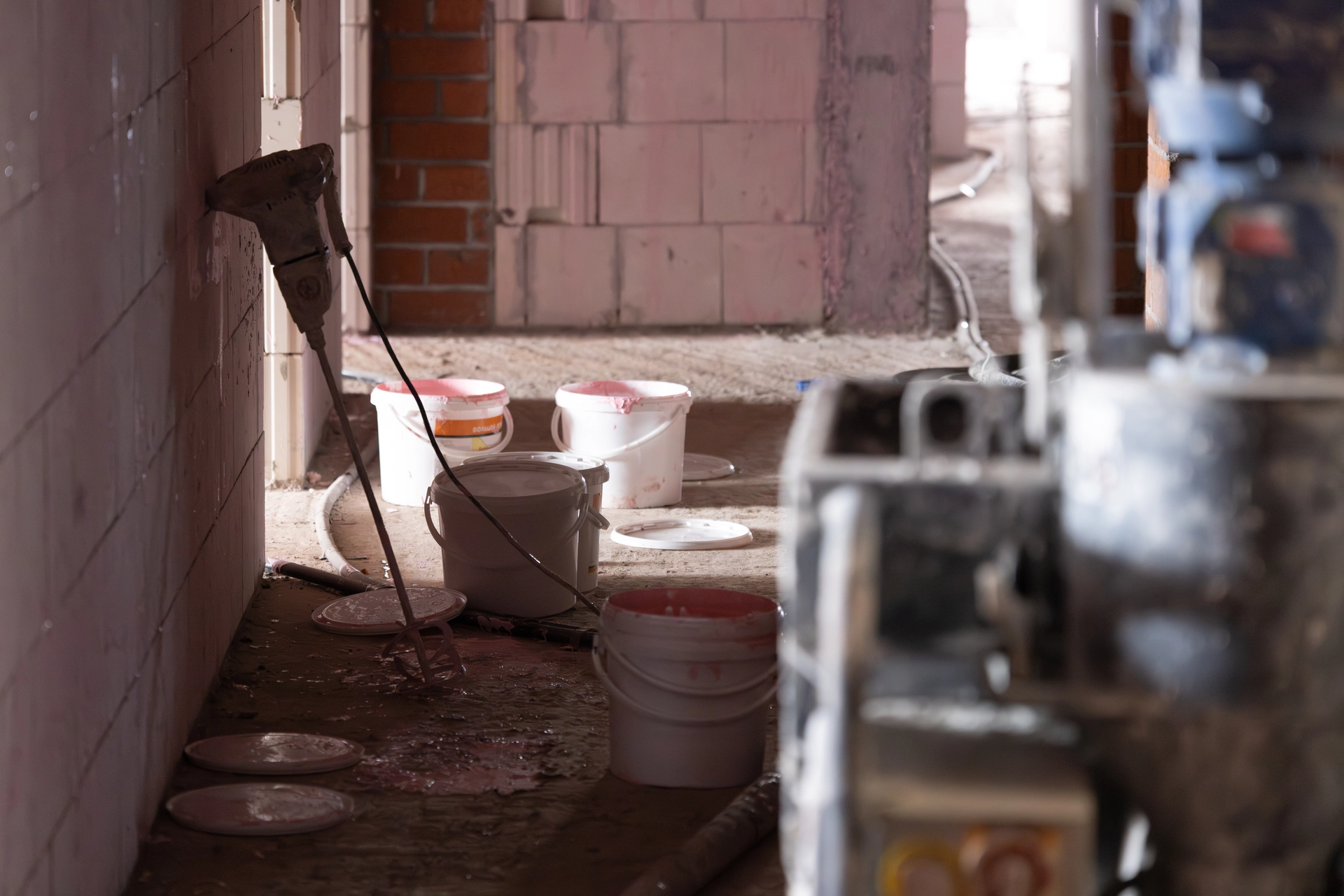 Шарташ Парк

Первая башня

занимаемся кровельными работами
выполняем кладку стен на 27 этаже, техэтаже и кровле
устанавливаем окна на 24 этаже
работаем над стяжкой пола на 11 этаже
ставим двери в квартирах на 5 этаже
кладём плитку в местах общего пользования и санузлах в квартирах до 5 этажа
приступили к устройству горизонтальной разводки сантехники в санузлах
монтируем спринклерную систему пожаротушения на 7 этаже

Фотография загружена 15 февраля 2026 года.