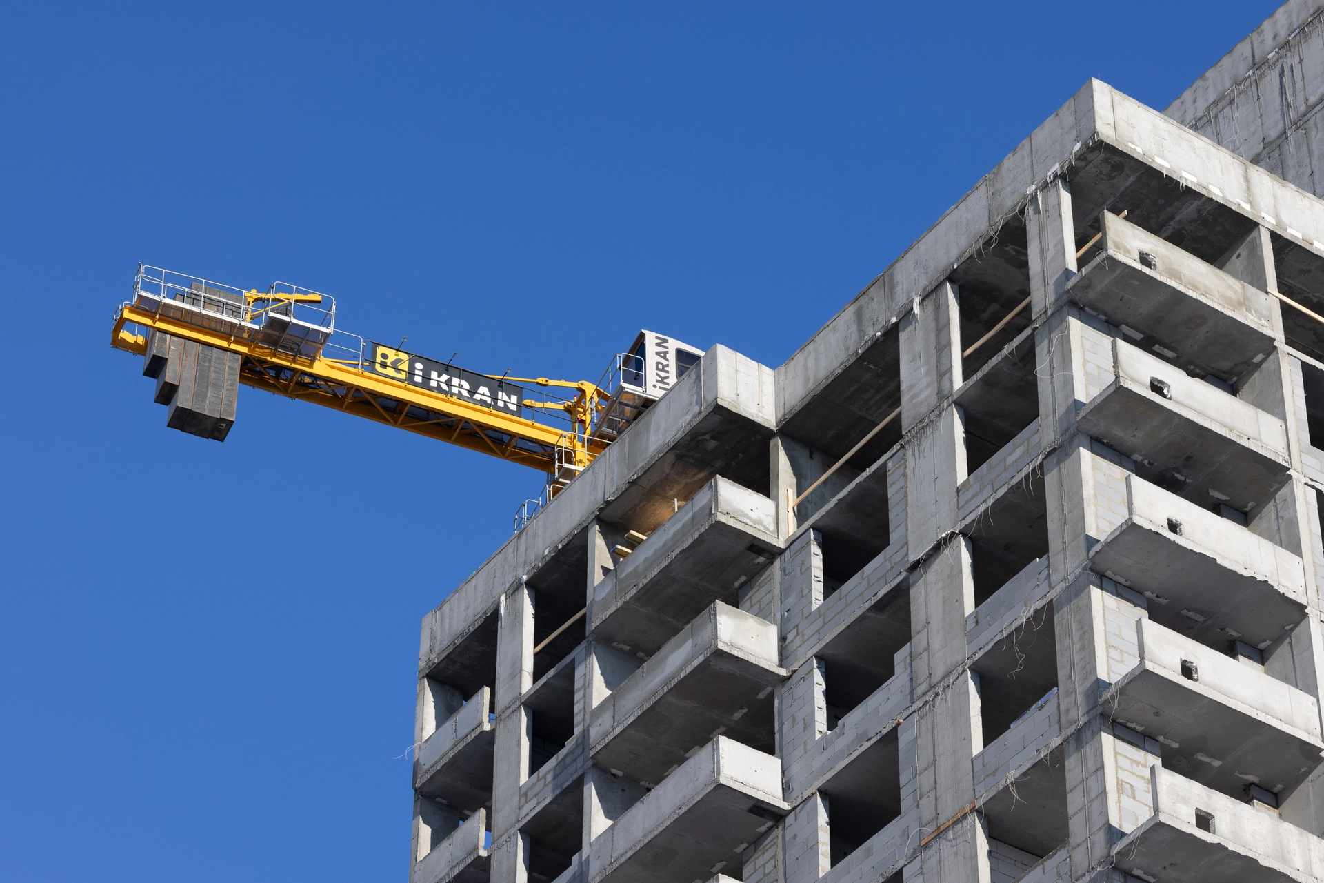 Малевич

1 секция шестого дома

завершили монолитные работы
возводим внутренние и наружные стены на 6–16 этажах
монтируем систему вентиляции на 14 этаже
работаем над устройством магистралей отопления

2 секция шестого дома

возводим внутренние и наружные стены на разных этажах
устанавливаем окна на 2–4 этажах
работаем над устройством магистралей отопления и канализации

Фотография загружена 15 февраля 2026 года.