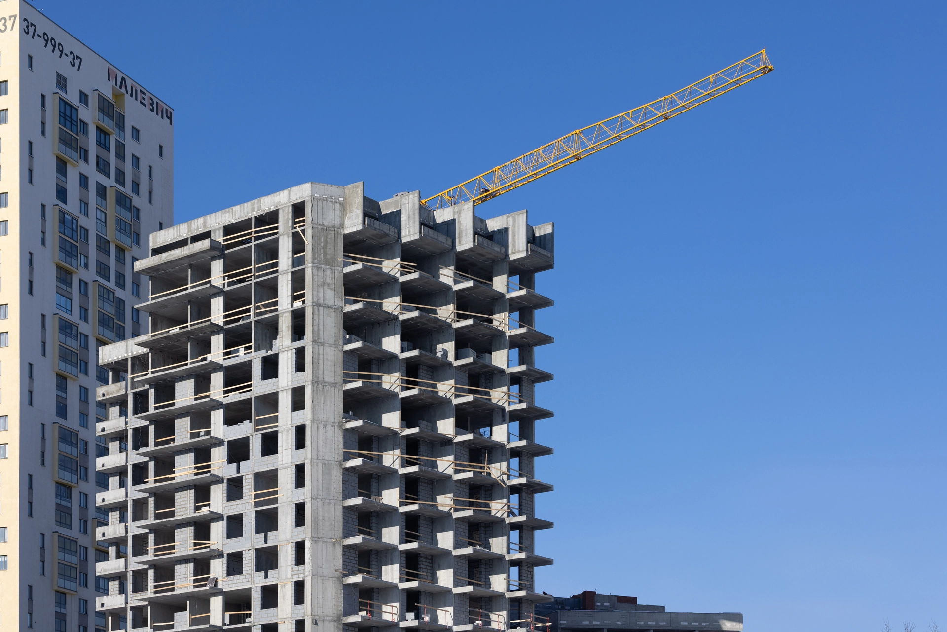 Малевич

1 секция шестого дома

завершили монолитные работы
возводим внутренние и наружные стены на 6–16 этажах
монтируем систему вентиляции на 14 этаже
работаем над устройством магистралей отопления

2 секция шестого дома

возводим внутренние и наружные стены на разных этажах
устанавливаем окна на 2–4 этажах
работаем над устройством магистралей отопления и канализации

Фотография загружена 15 февраля 2026 года.