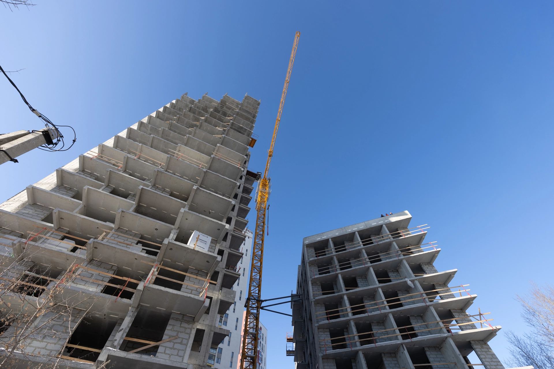 Малевич

1 секция шестого дома

завершили монолитные работы
возводим внутренние и наружные стены на 6–16 этажах
монтируем систему вентиляции на 14 этаже
работаем над устройством магистралей отопления

2 секция шестого дома

возводим внутренние и наружные стены на разных этажах
устанавливаем окна на 2–4 этажах
работаем над устройством магистралей отопления и канализации

Фотография загружена 15 февраля 2026 года.