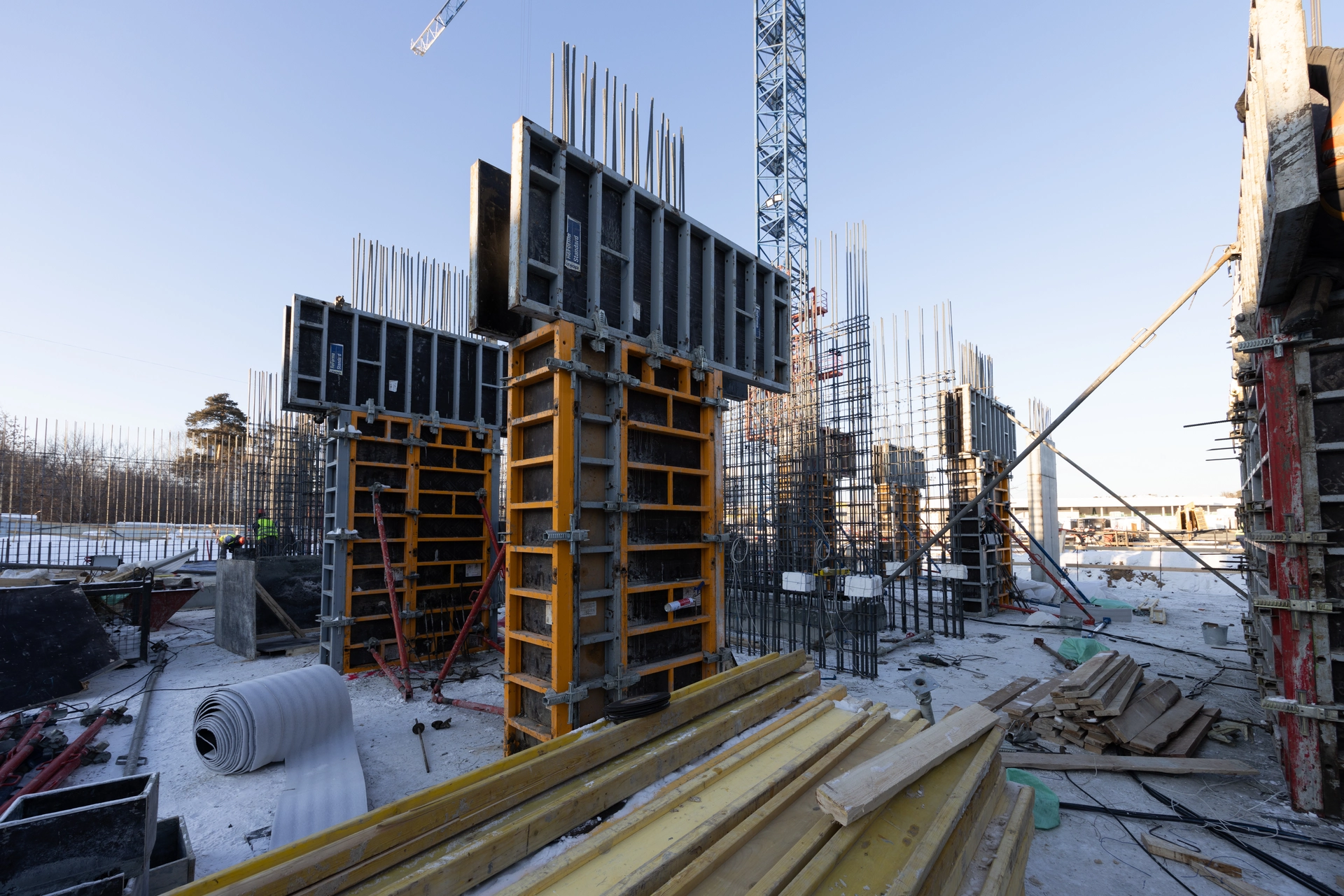 Парк Культуры

1 секция первого дома

возвели стены 1 этажа
монтируем плиты перекрытия 2 этажа

Фотография загружена 15 февраля 2026 года.