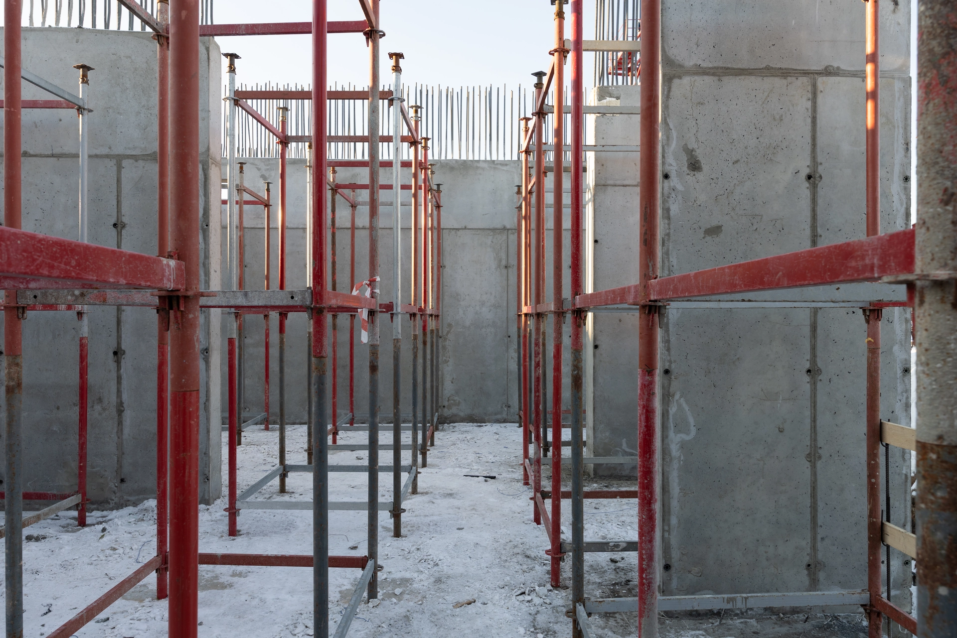 Парк Культуры

1 секция первого дома

возвели стены 1 этажа
монтируем плиты перекрытия 2 этажа

Фотография загружена 15 февраля 2026 года.