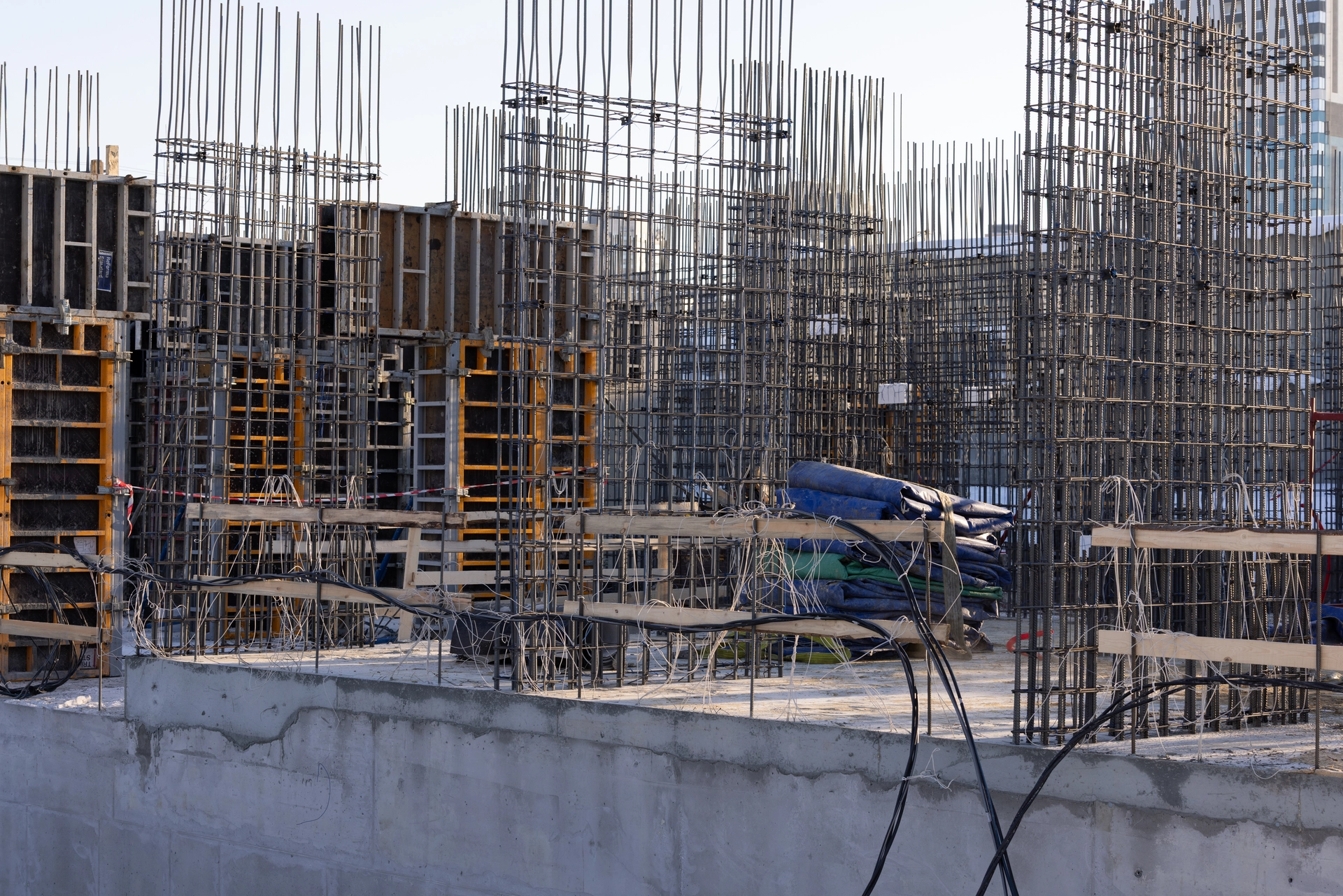 Парк Культуры

1 секция первого дома

возвели стены 1 этажа
монтируем плиты перекрытия 2 этажа

Фотография загружена 15 февраля 2026 года.