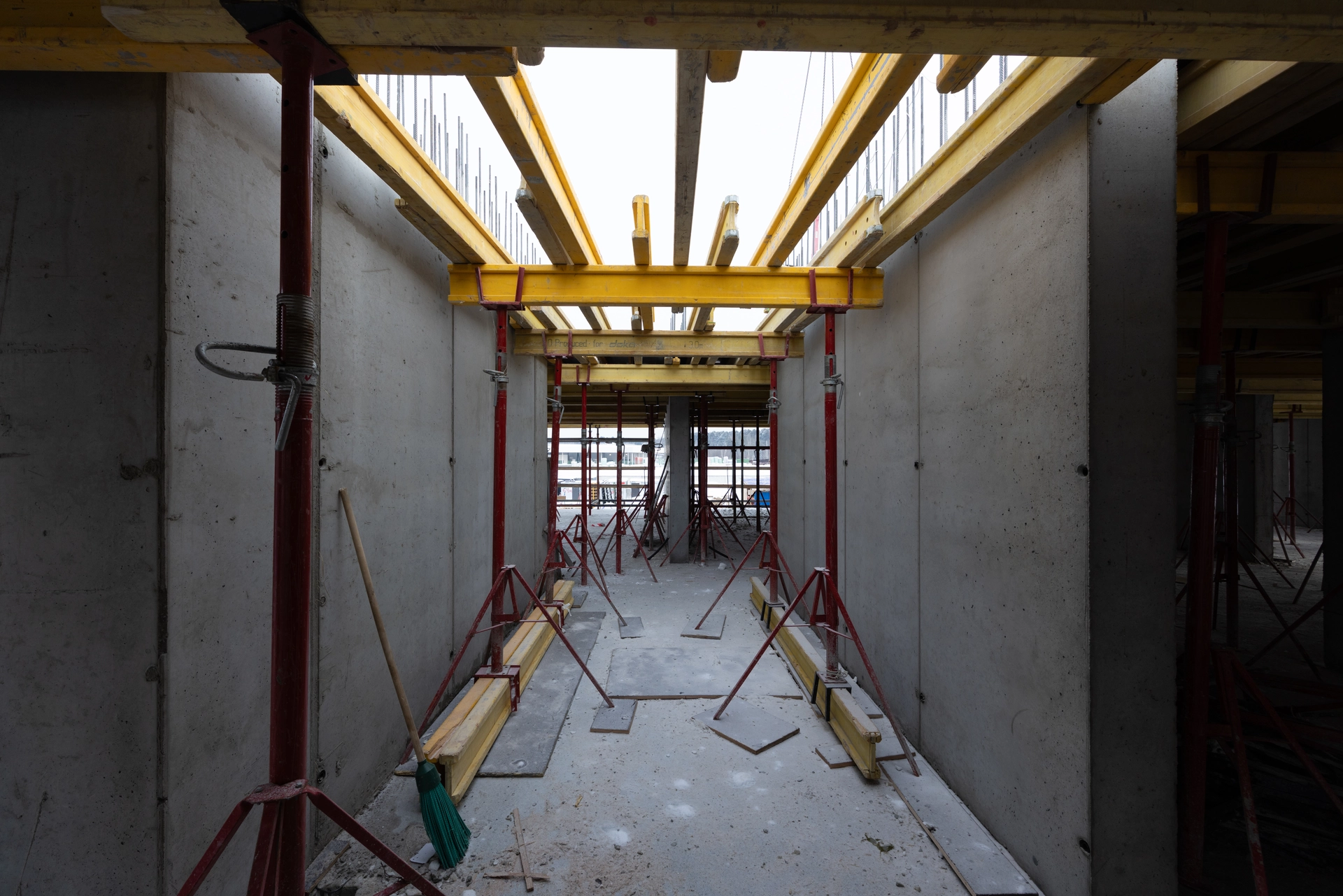 Парк Культуры

1 секция первого дома

возвели стены 2 этажа

Фотография загружена 1 марта 2026 года.