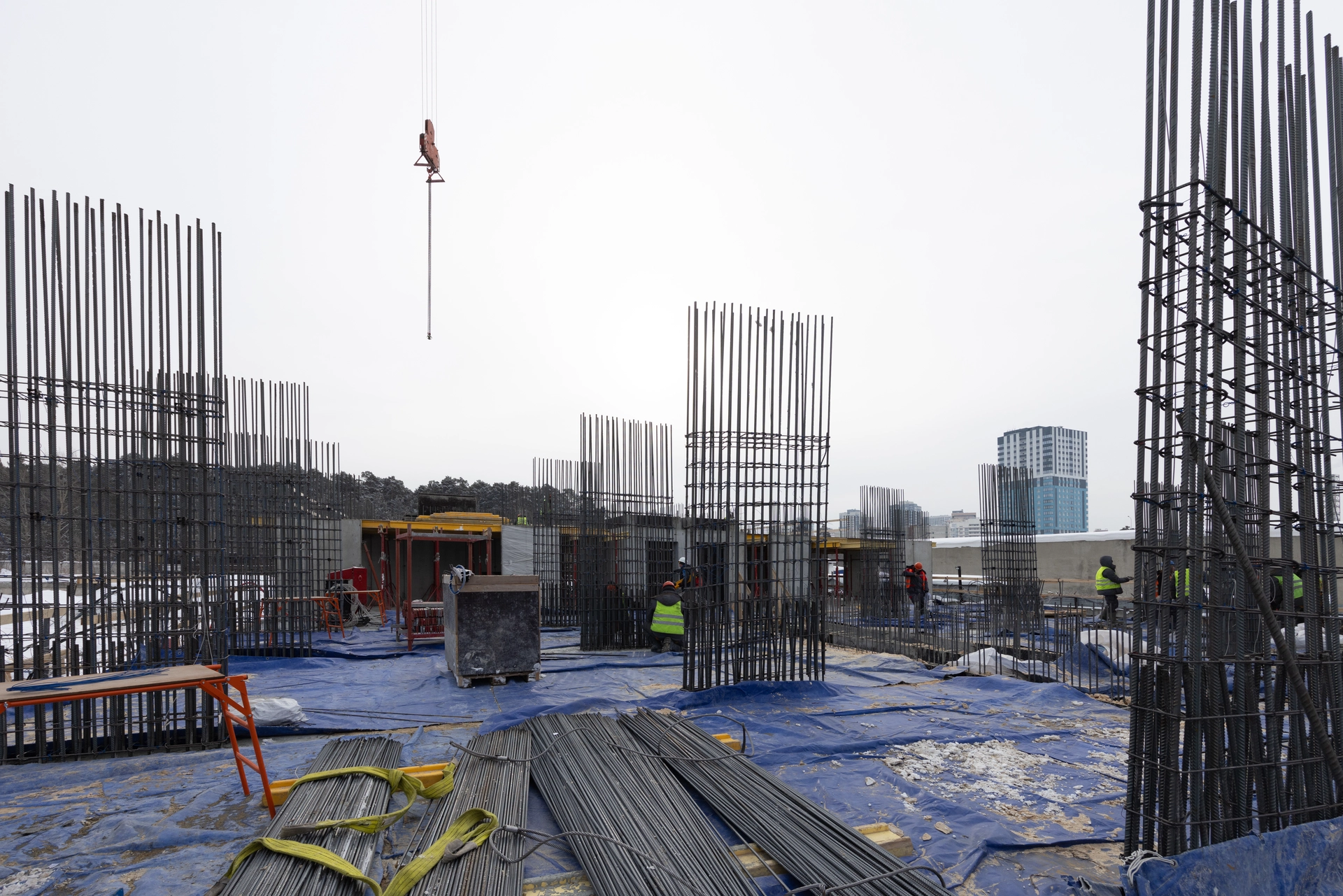 Парк Культуры

1 секция первого дома

возвели стены 2 этажа

Фотография загружена 1 марта 2026 года.