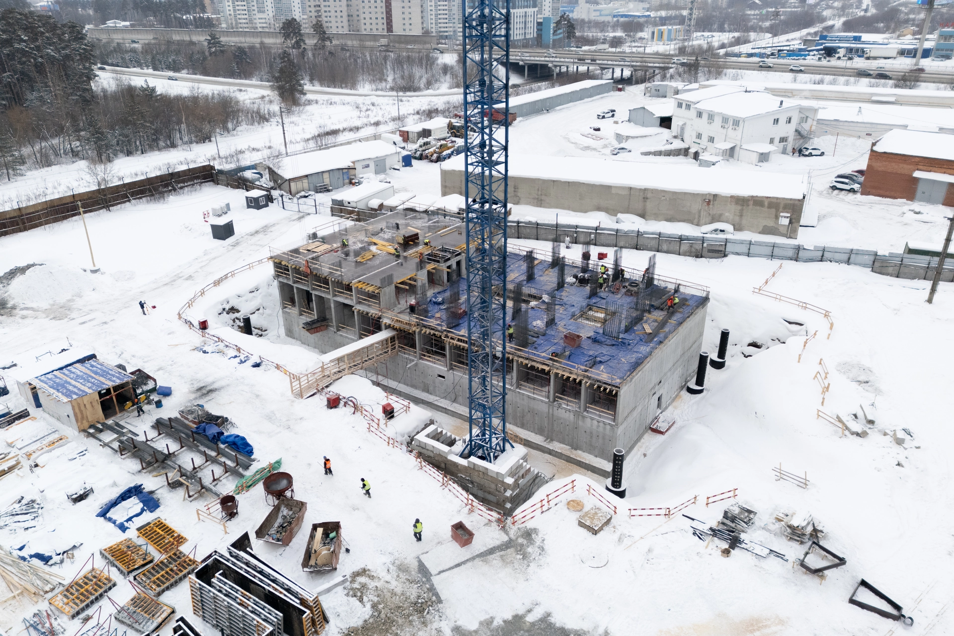 Парк Культуры

1 секция первого дома

возвели стены 2 этажа

Фотография загружена 1 марта 2026 года.