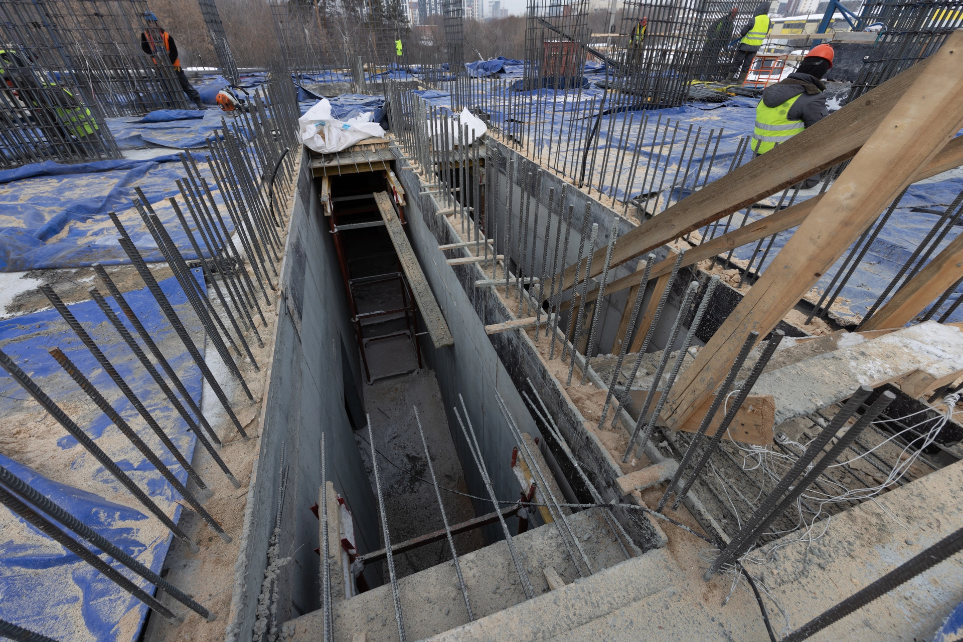 Парк Культуры

1 секция первого дома

возвели стены 2 этажа

Фотография загружена 1 марта 2026 года.