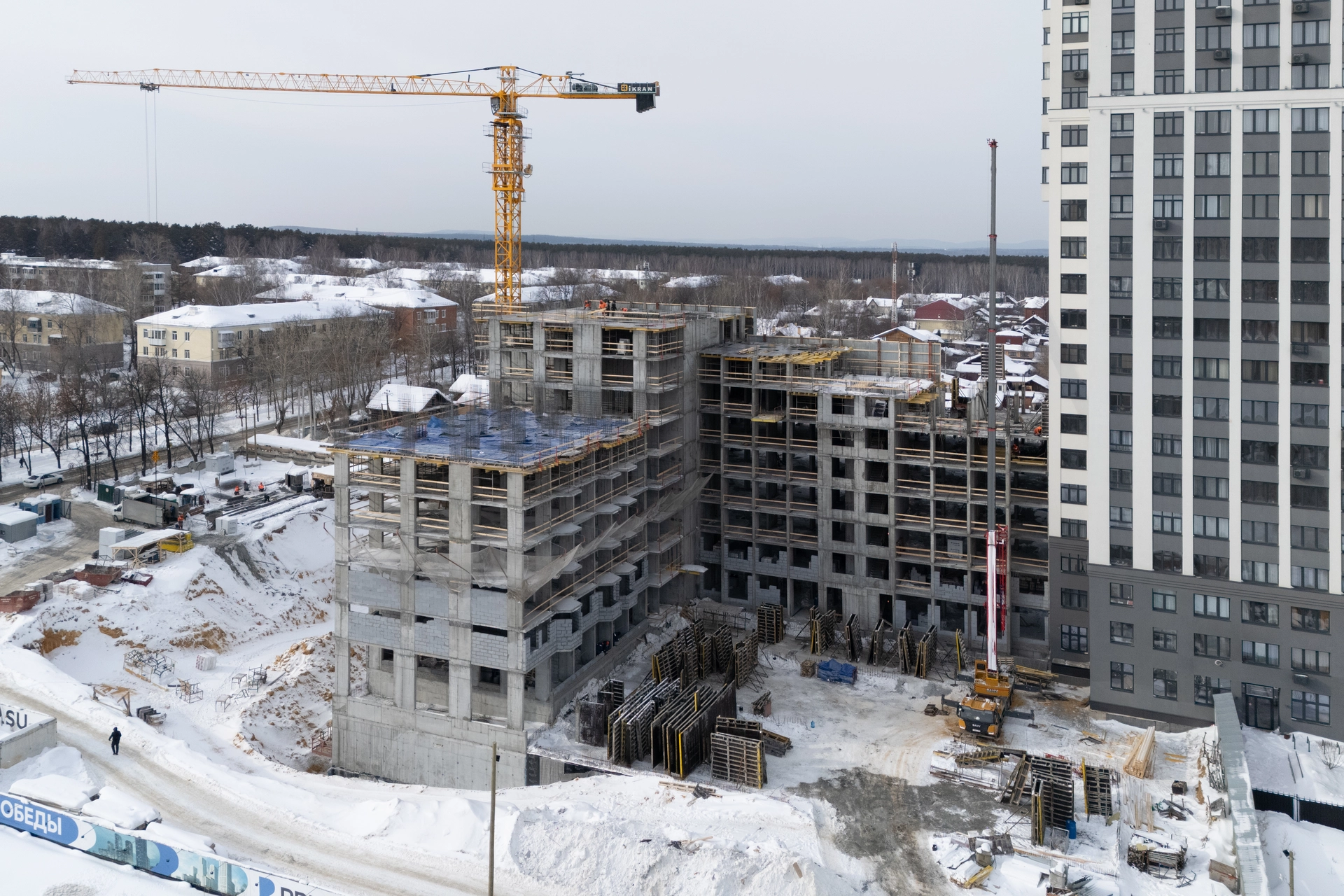 Парк Победы

6 секция второго дома

установили плиту перекрытия над 7 этажом
выполняем кладку стен на 1 и 2 этажах

7 секция второго дома

установили плиту перекрытия над 9 этажом
выполняем кладку стен на 1 и 2 этажах

Паркинг

разрабатываем котлован рядом с 7 секцией


Фотография загружена 1 марта 2026 года.