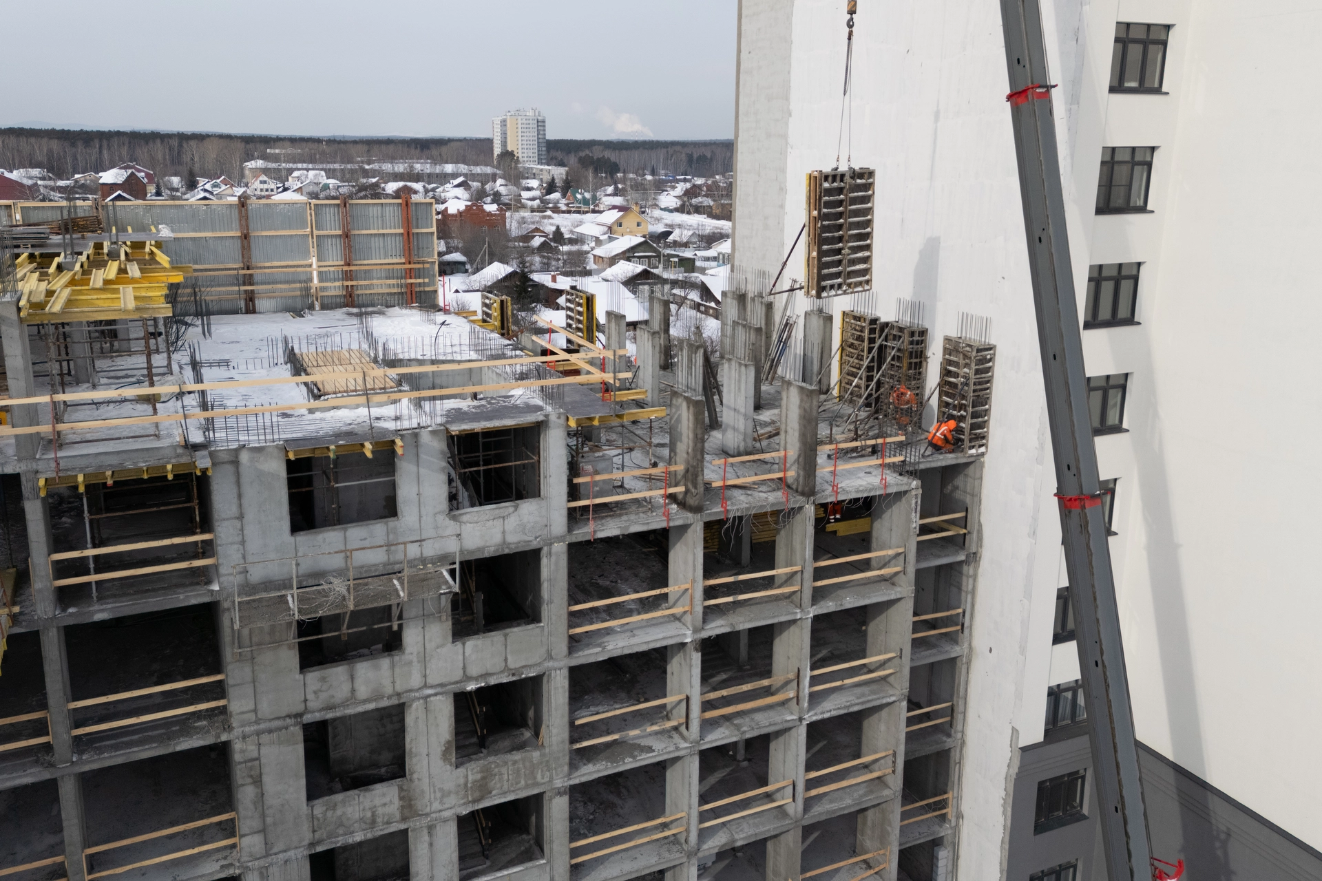 Парк Победы

6 секция второго дома

установили плиту перекрытия над 7 этажом
выполняем кладку стен на 1 и 2 этажах

7 секция второго дома

установили плиту перекрытия над 9 этажом
выполняем кладку стен на 1 и 2 этажах

Паркинг

разрабатываем котлован рядом с 7 секцией


Фотография загружена 1 марта 2026 года.