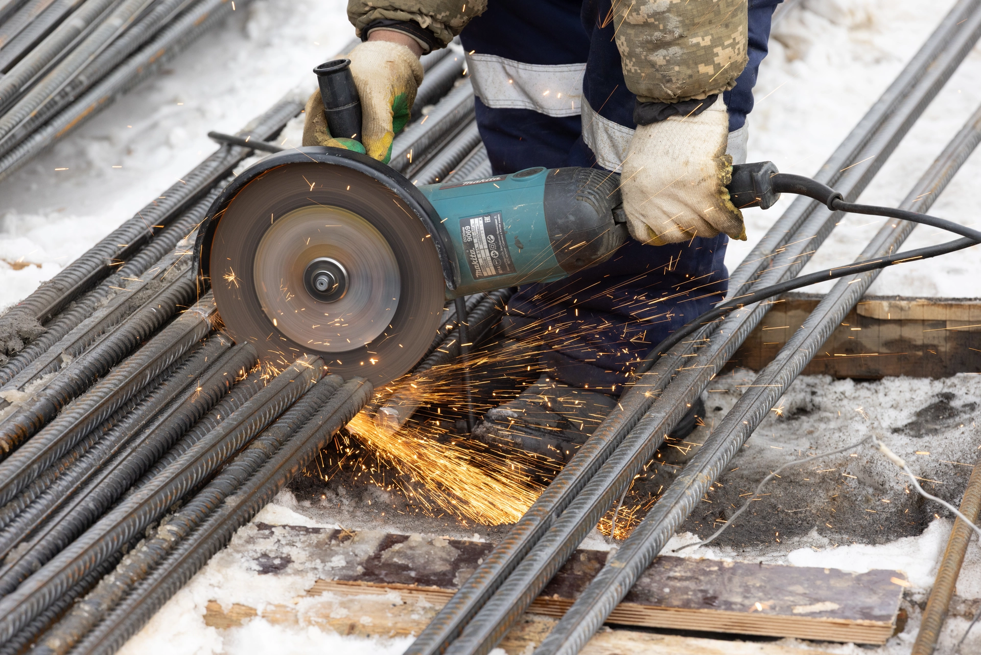 Парк Победы

6 секция второго дома

установили плиту перекрытия над 8 этажом
выполняем кладку стен на 1 и 2 этажах

7 секция второго дома

возводим 11 этаж
выполняем кладку стен на 1 и 2 этажах

Паркинг

приступили к работам по паркингу рядом с 7 секцией

Фотография загружена 15 марта 2026 года.