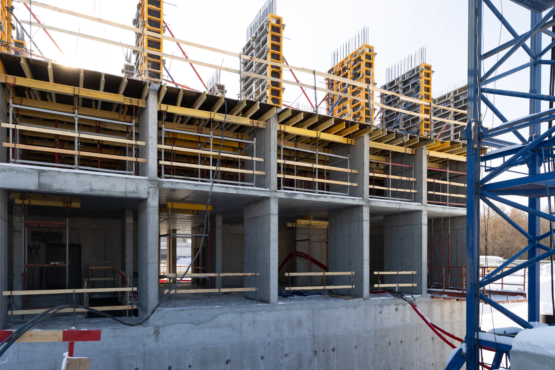 Парк Культуры
1 секция первого дома
завершили установку плит перекрытия над 3 этажом
начали устройство оклеечной гидроизоляции
Фотография загружена 15 марта 2026 года.