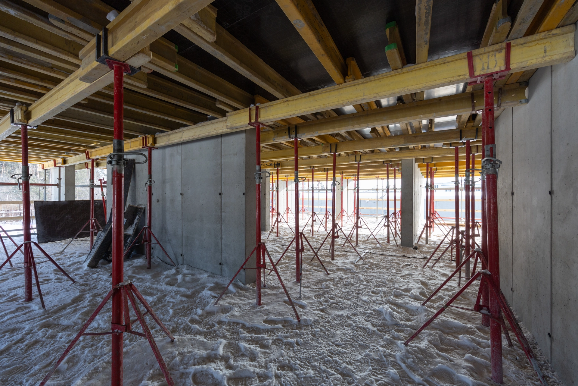 Парк Культуры
1 секция первого дома
завершили установку плит перекрытия над 3 этажом
начали устройство оклеечной гидроизоляции
Фотография загружена 15 марта 2026 года.