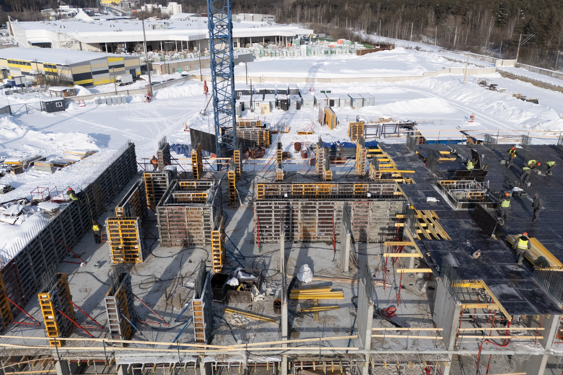 Парк Культуры
1 секция первого дома
завершили установку плит перекрытия над 3 этажом
начали устройство оклеечной гидроизоляции
Фотография загружена 15 марта 2026 года.