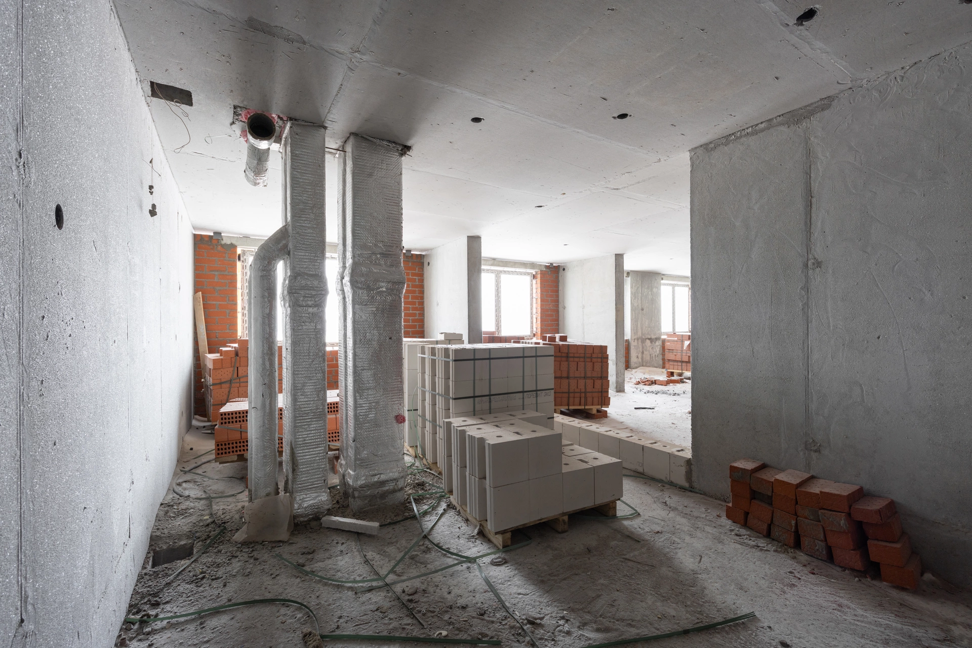 Шарташ Парк
Первая башня
продолжаем возведение внутренних стен на 27 этаже и выше
ставим окна на 25 этаже
установили подоконники до 10 этажа
поклеили обои в квартирах на 5 этаже, покрасили стены на 5–8 этажах и потолки на 5–7 этажах
уложили плитку в местах общего пользования до 11 этажа
монтируем спринклеры
монтируем лифты
работаем над устройством наружных сетей водоснабжения и канализации
Фотография загружена 15 марта 2026 года.