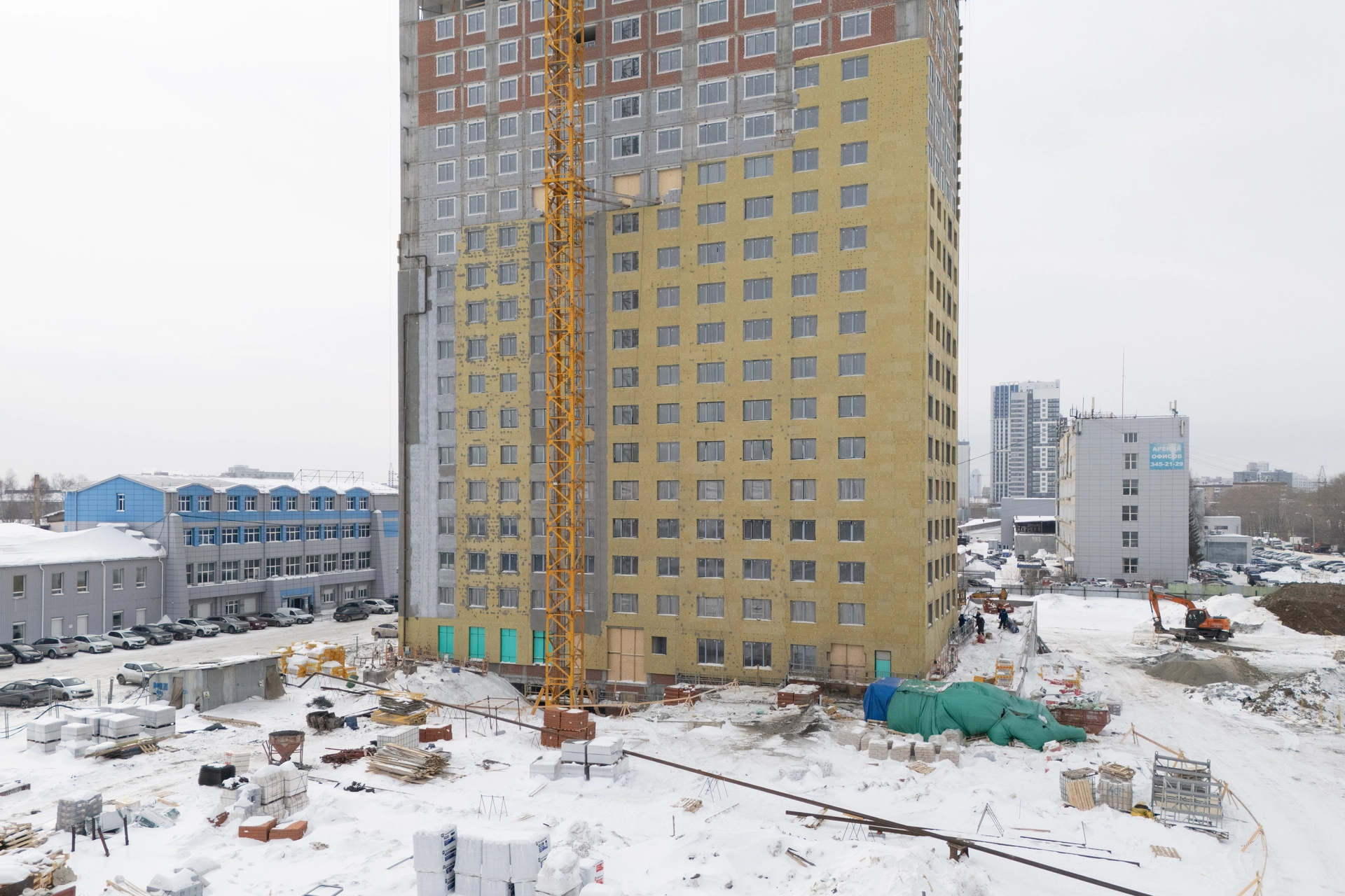 Шарташ Парк
Первая башня
продолжаем возведение внутренних стен на 27 этаже и выше
ставим окна на 25 этаже
установили подоконники до 10 этажа
поклеили обои в квартирах на 5 этаже, покрасили стены на 5–8 этажах и потолки на 5–7 этажах
уложили плитку в местах общего пользования до 11 этажа
монтируем спринклеры
монтируем лифты
работаем над устройством наружных сетей водоснабжения и канализации
Фотография загружена 15 марта 2026 года.