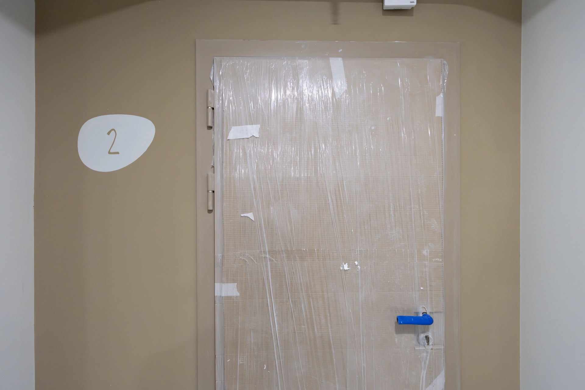 Шарташ Парк
Первая башня
продолжаем возведение внутренних стен на 27 этаже и выше
ставим окна на 25 этаже
установили подоконники до 10 этажа
поклеили обои в квартирах на 5 этаже, покрасили стены на 5–8 этажах и потолки на 5–7 этажах
уложили плитку в местах общего пользования до 11 этажа
монтируем спринклеры
монтируем лифты
работаем над устройством наружных сетей водоснабжения и канализации
Фотография загружена 15 марта 2026 года.