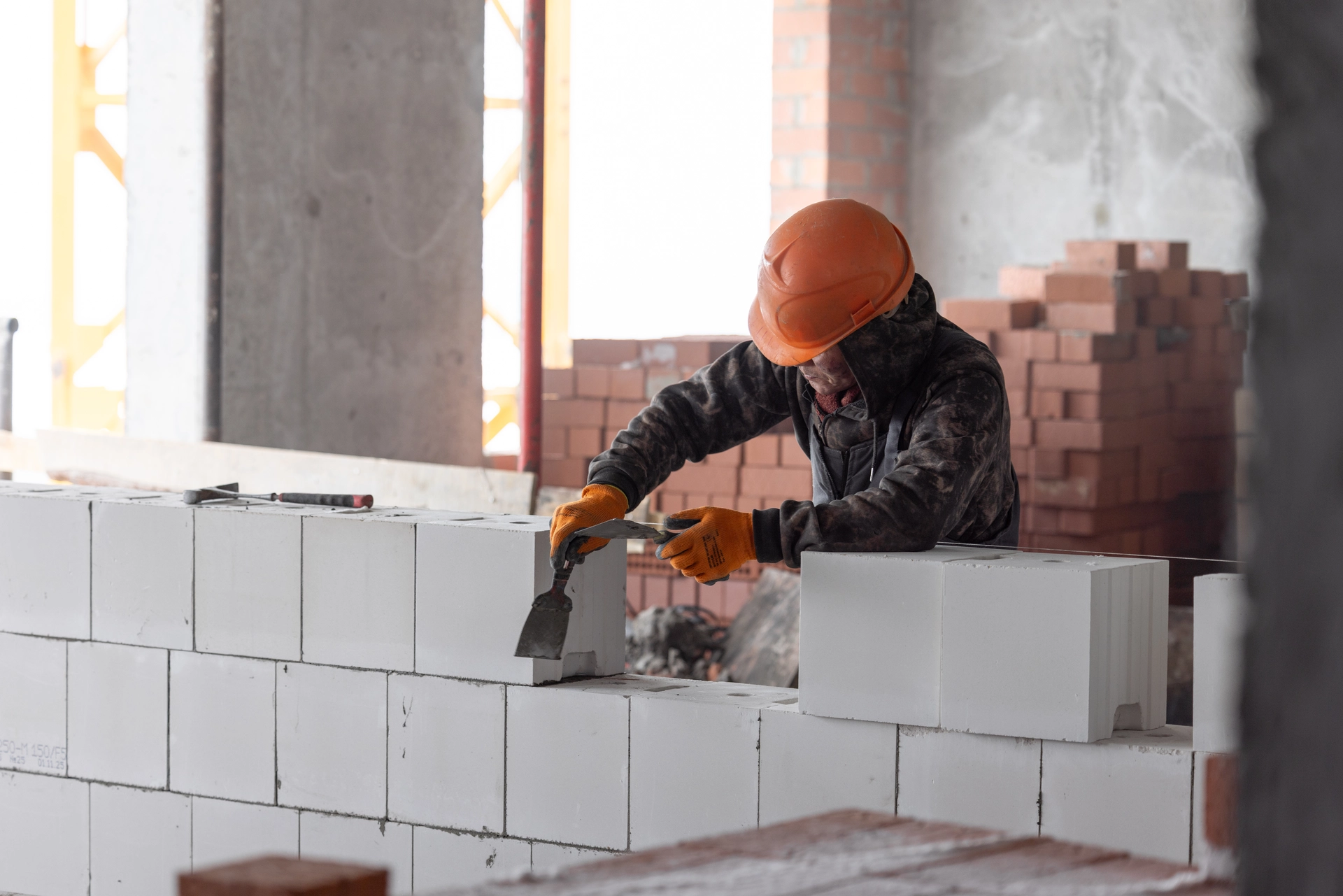 Шарташ Парк
Первая башня
продолжаем возведение внутренних стен на 27 этаже и выше
ставим окна на 25 этаже
установили подоконники до 10 этажа
поклеили обои в квартирах на 5 этаже, покрасили стены на 5–8 этажах и потолки на 5–7 этажах
уложили плитку в местах общего пользования до 11 этажа
монтируем спринклеры
монтируем лифты
работаем над устройством наружных сетей водоснабжения и канализации
Фотография загружена 15 марта 2026 года.