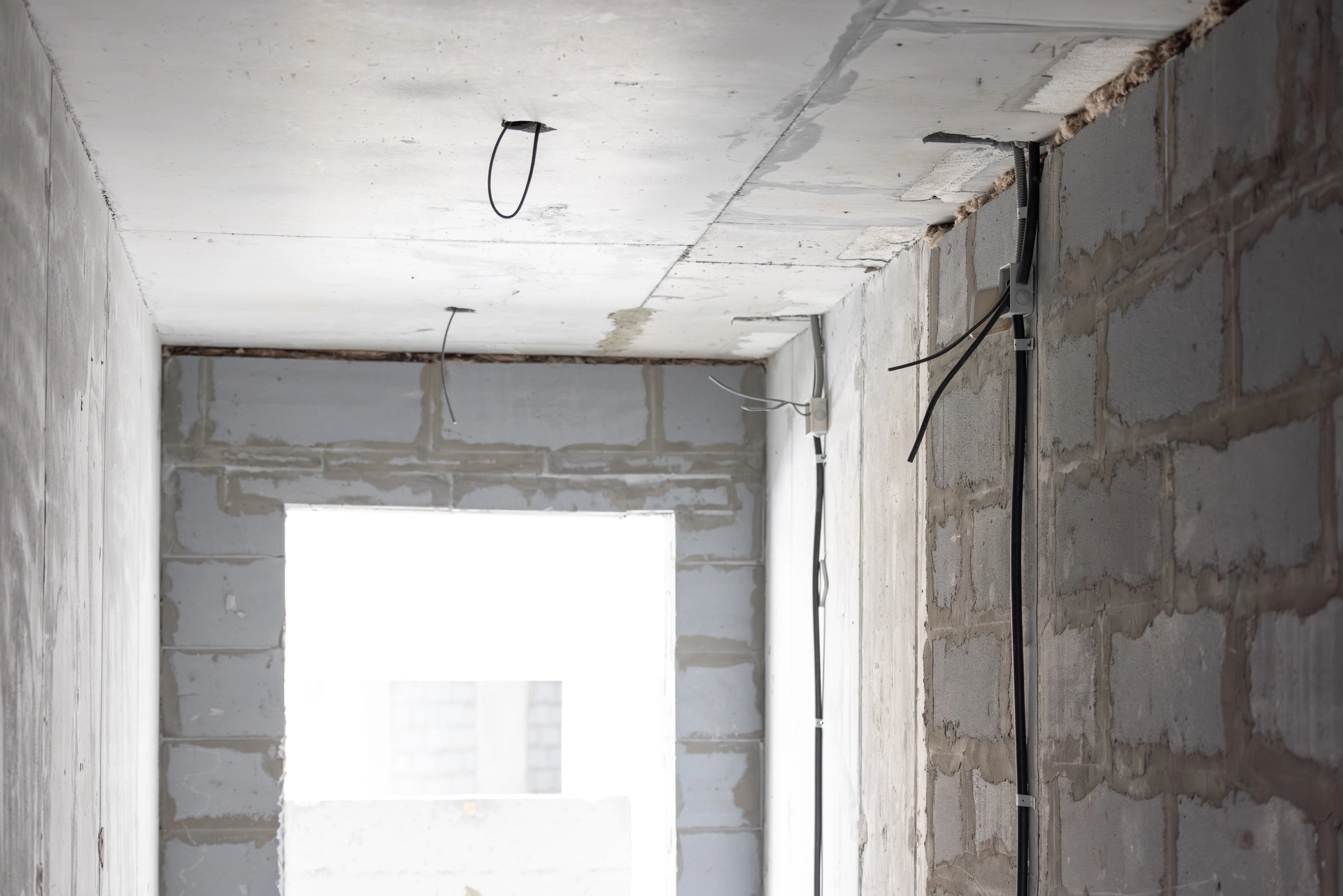 Малевич
1 секция шестого дома
проводим кровельные работы
поставили окна на 3 этаже
приступили к монтажу системы канализации
Фотография загружена 15 марта 2026 года.