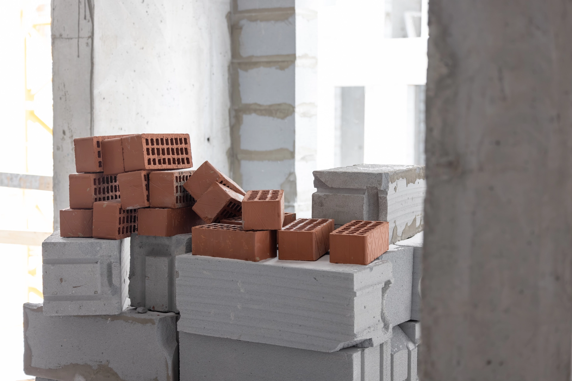 Малевич
1 секция шестого дома
проводим кровельные работы
поставили окна на 3 этаже
приступили к монтажу системы канализации
Фотография загружена 15 марта 2026 года.