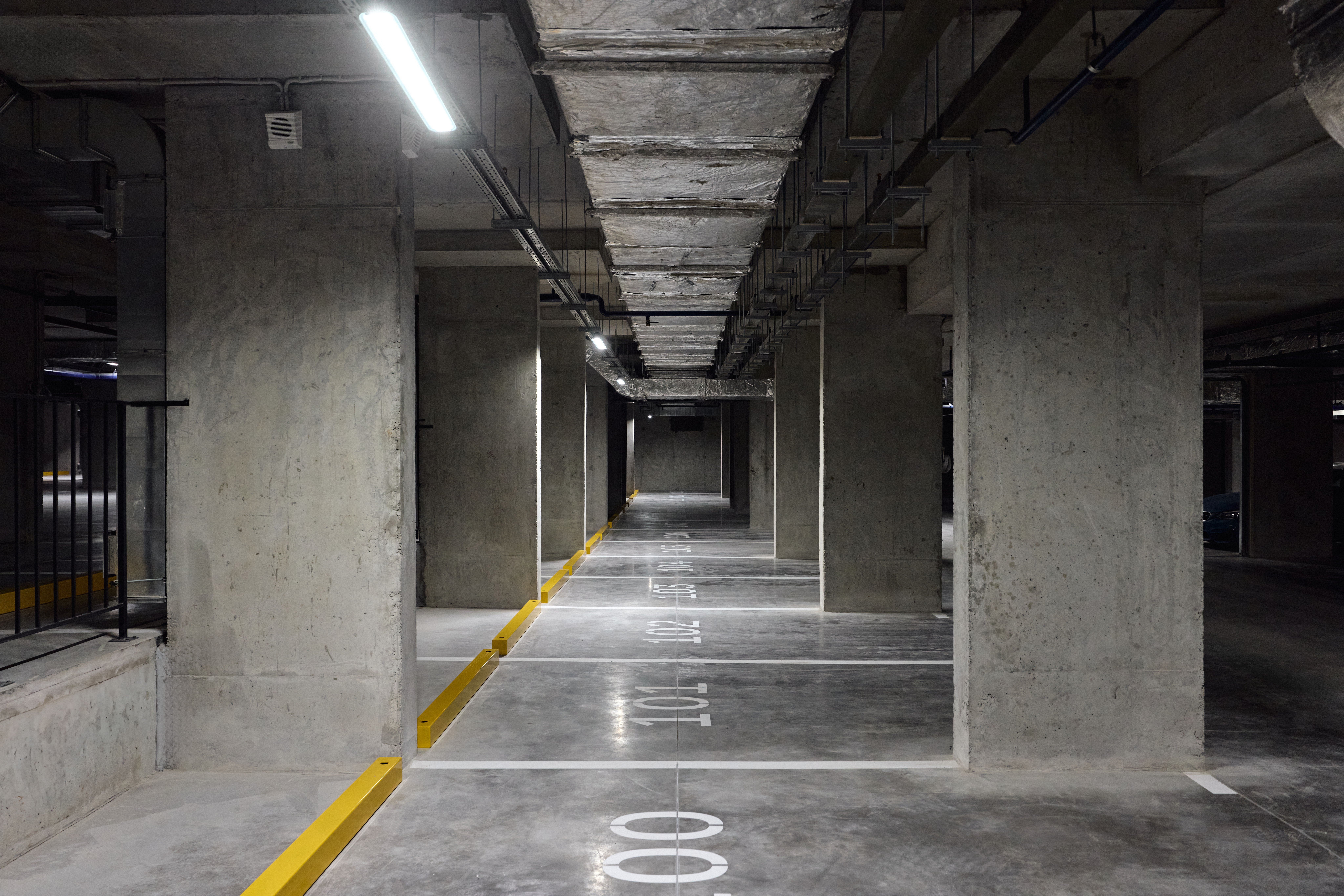 Паркинг и кладовые
на −1 этаже