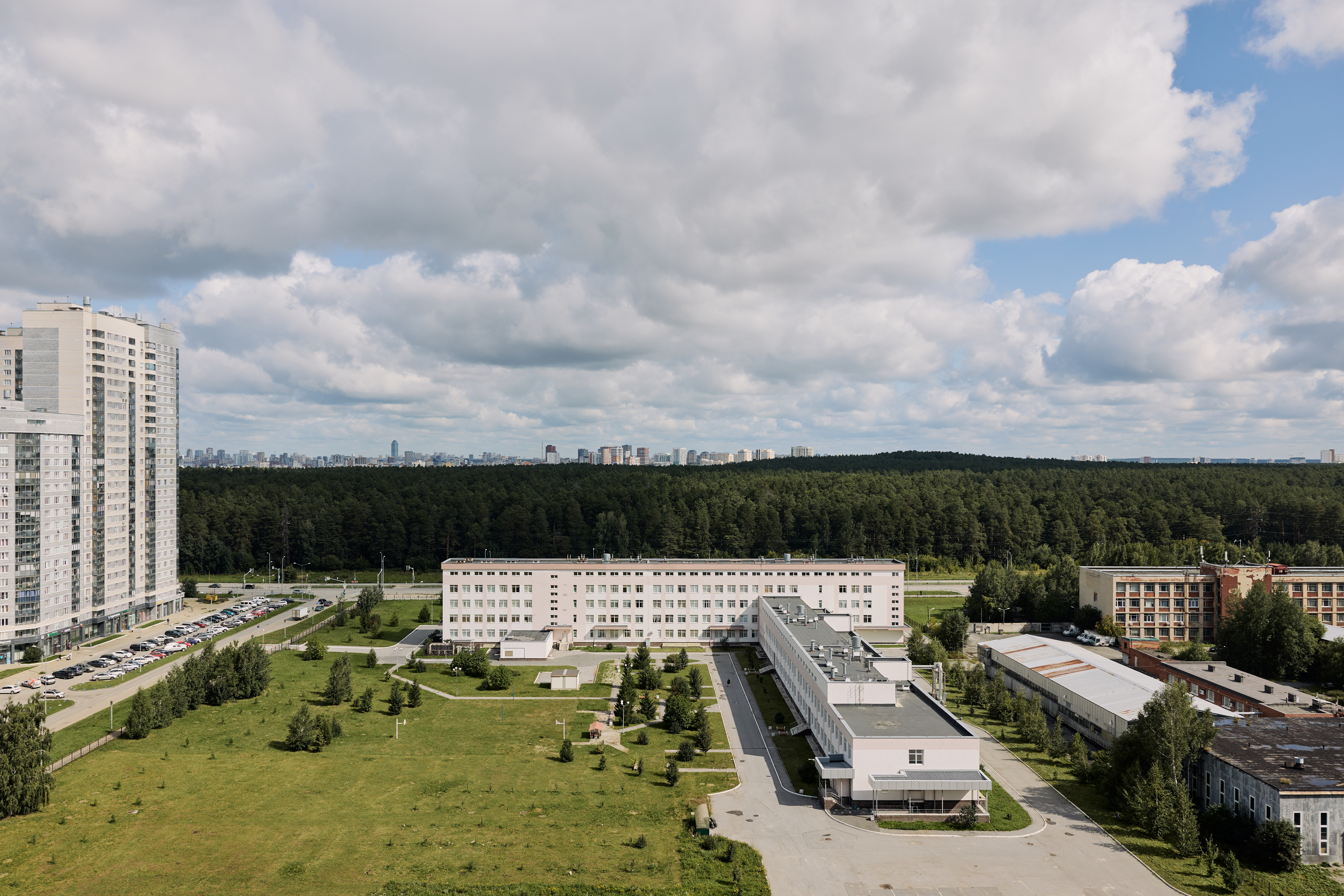 Юго-Западный лесопарк
и сосновый бор по соседству