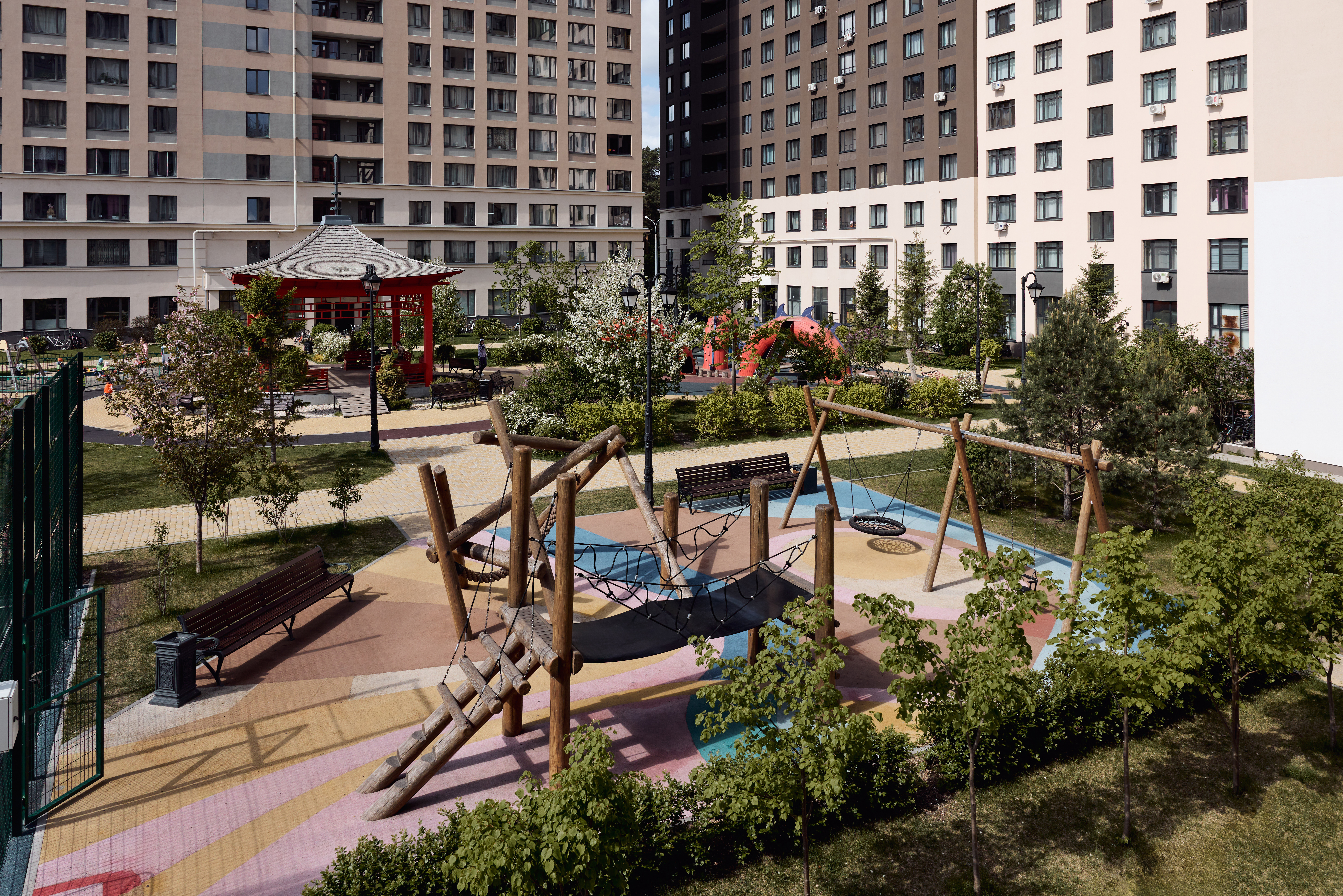 Взрослые деревья
во дворах